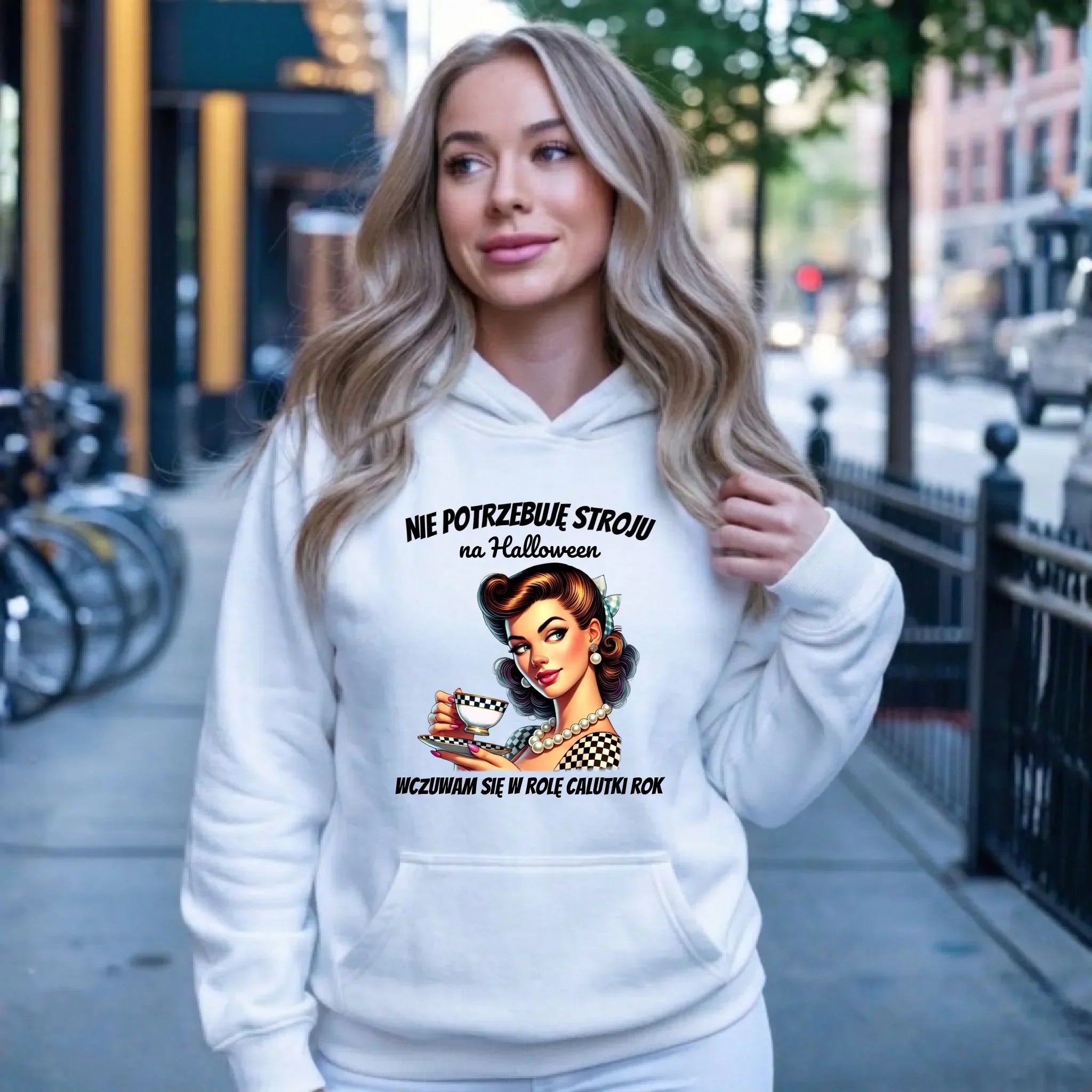 Bluza damska z kapturem retro pin-up girl – Nie potrzebuję stroju na Halloween HL29 - StoryCups.pl