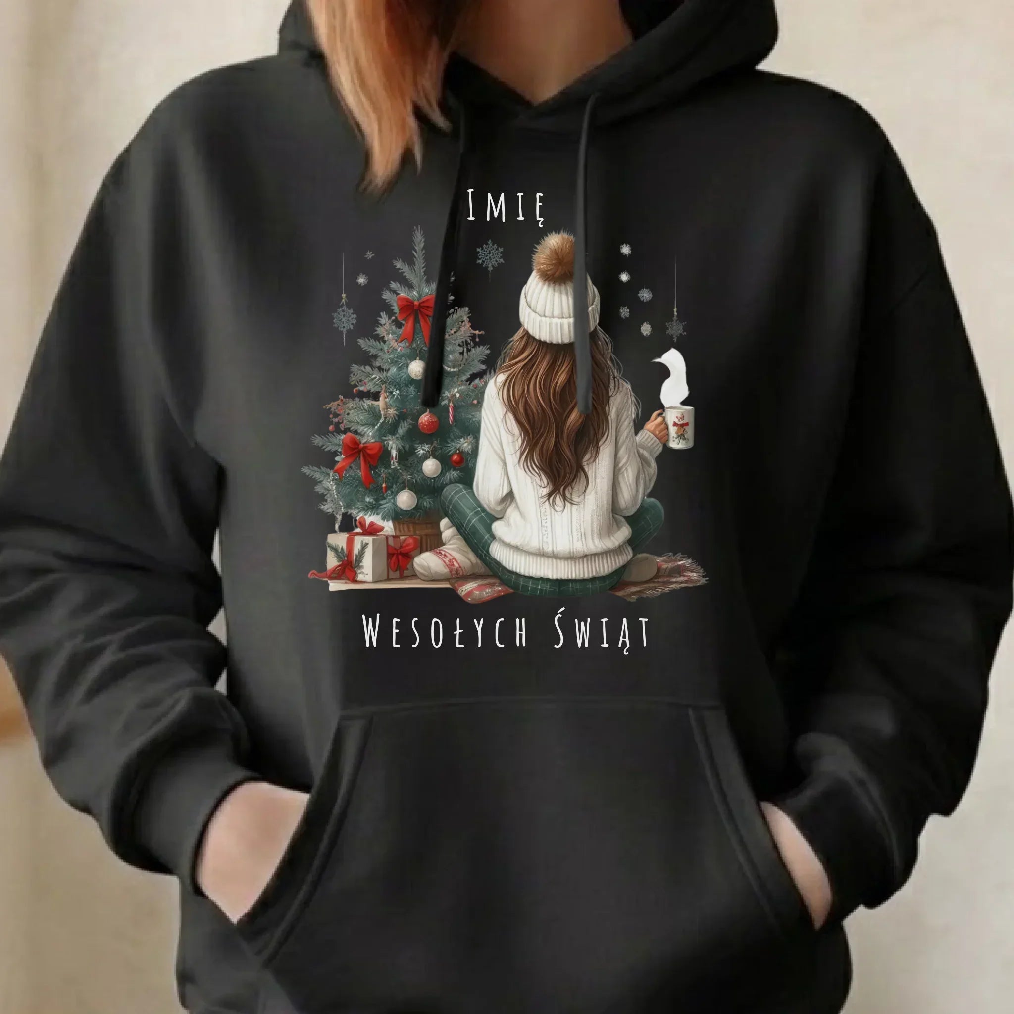 Bluza damska z kapturem świąteczna - Dziewczyna przy choince - personalizowana BN15 - StoryCups.pl