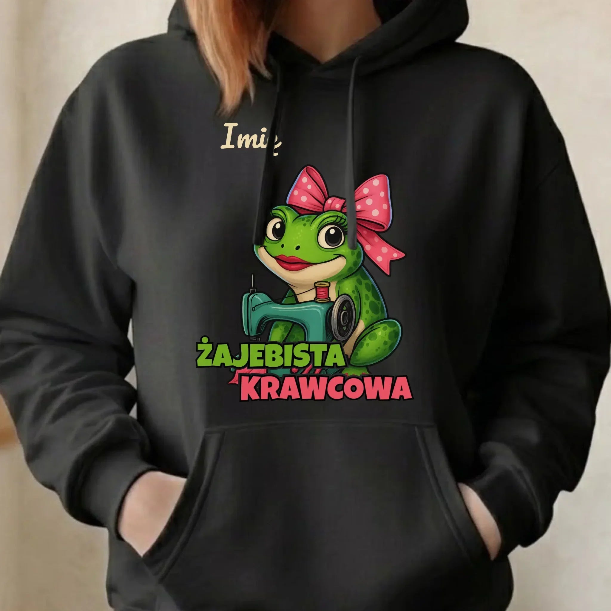 Bluza damska z kapturem szyciowa dla krawcowej - Żajebista Krawcowa - personalizowana HS32 - StoryCups.pl