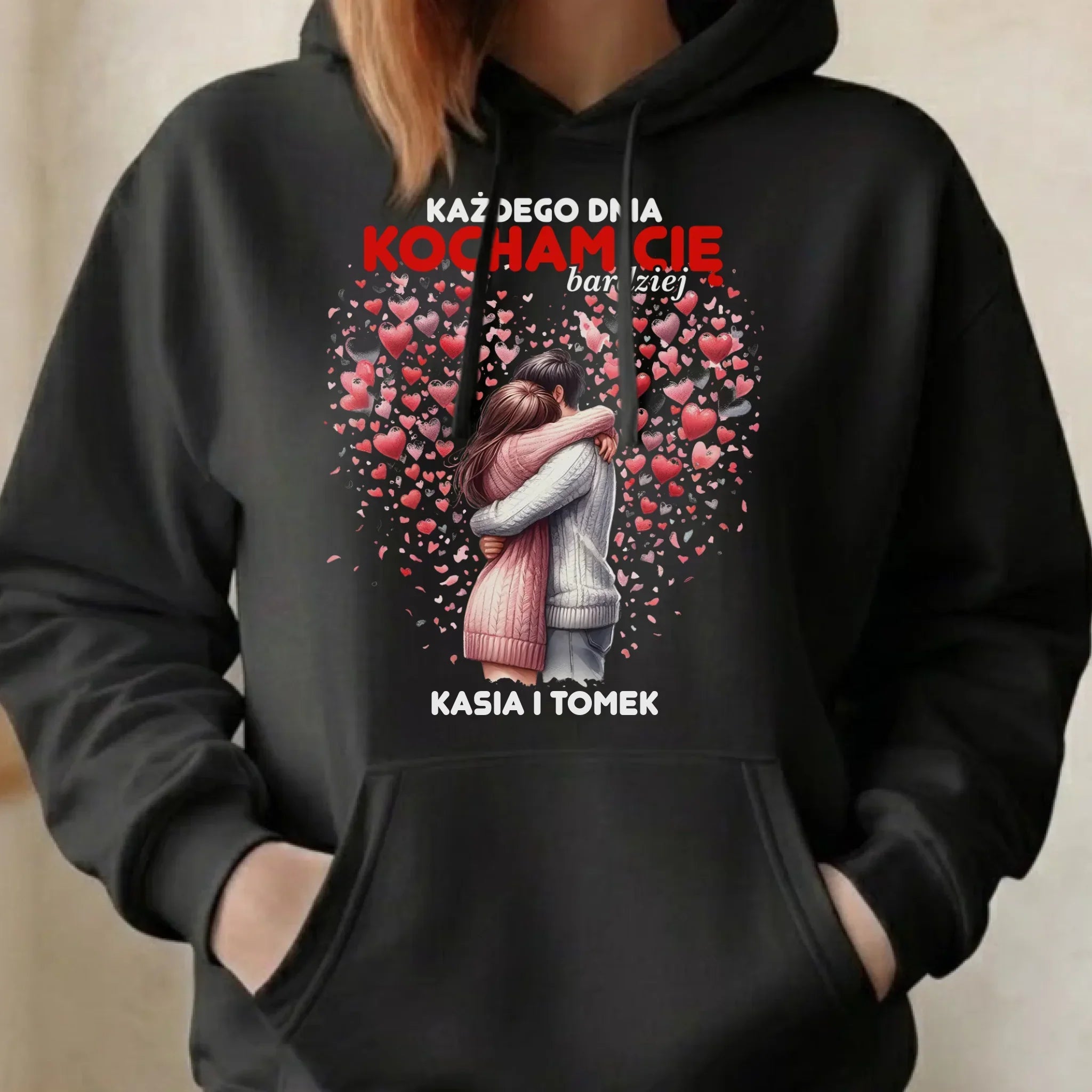 Bluza damska z kapturem dla par - Każdego dnia kocham Cię bardziej - personalizowana W09 - StoryCups.pl