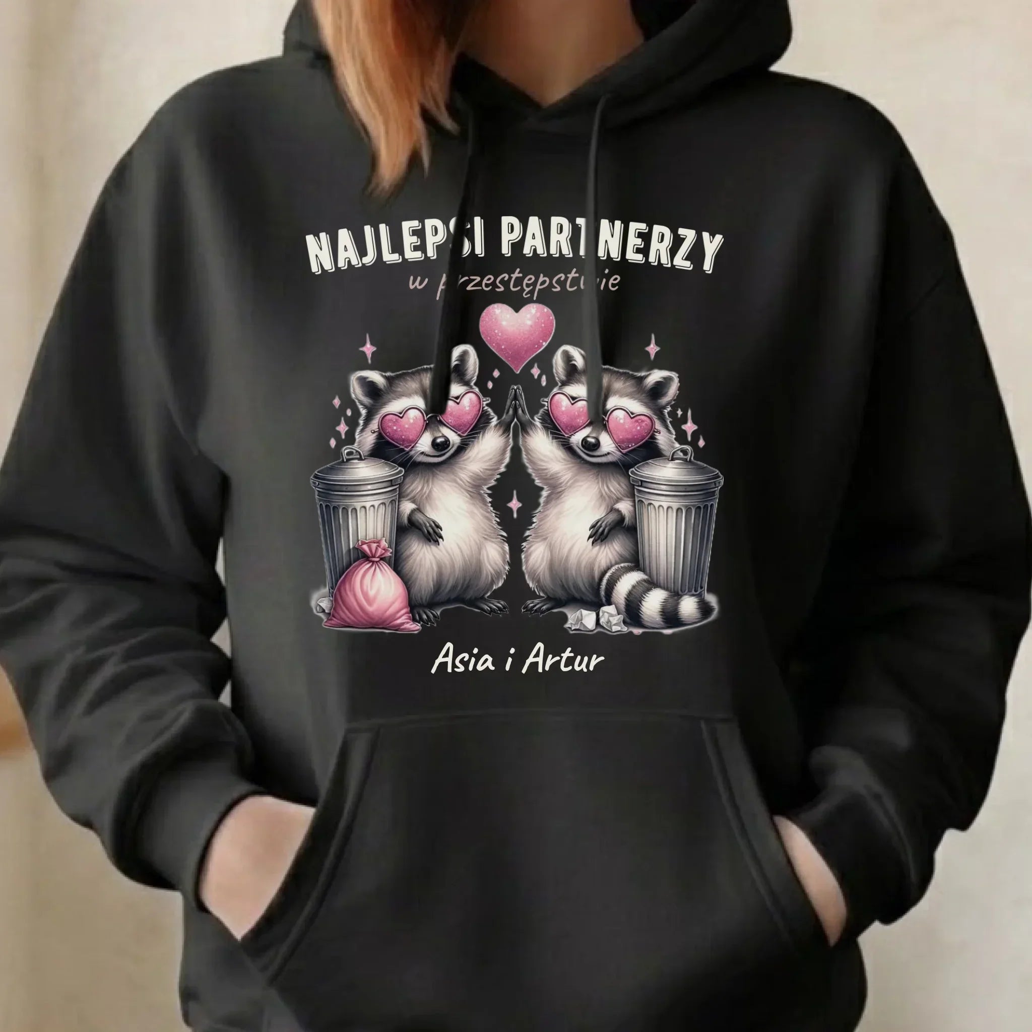 Bluza damska z kapturem dla par - Najlepsi partnerzy w przestępstwie - personalizowana W27 - StoryCups.pl