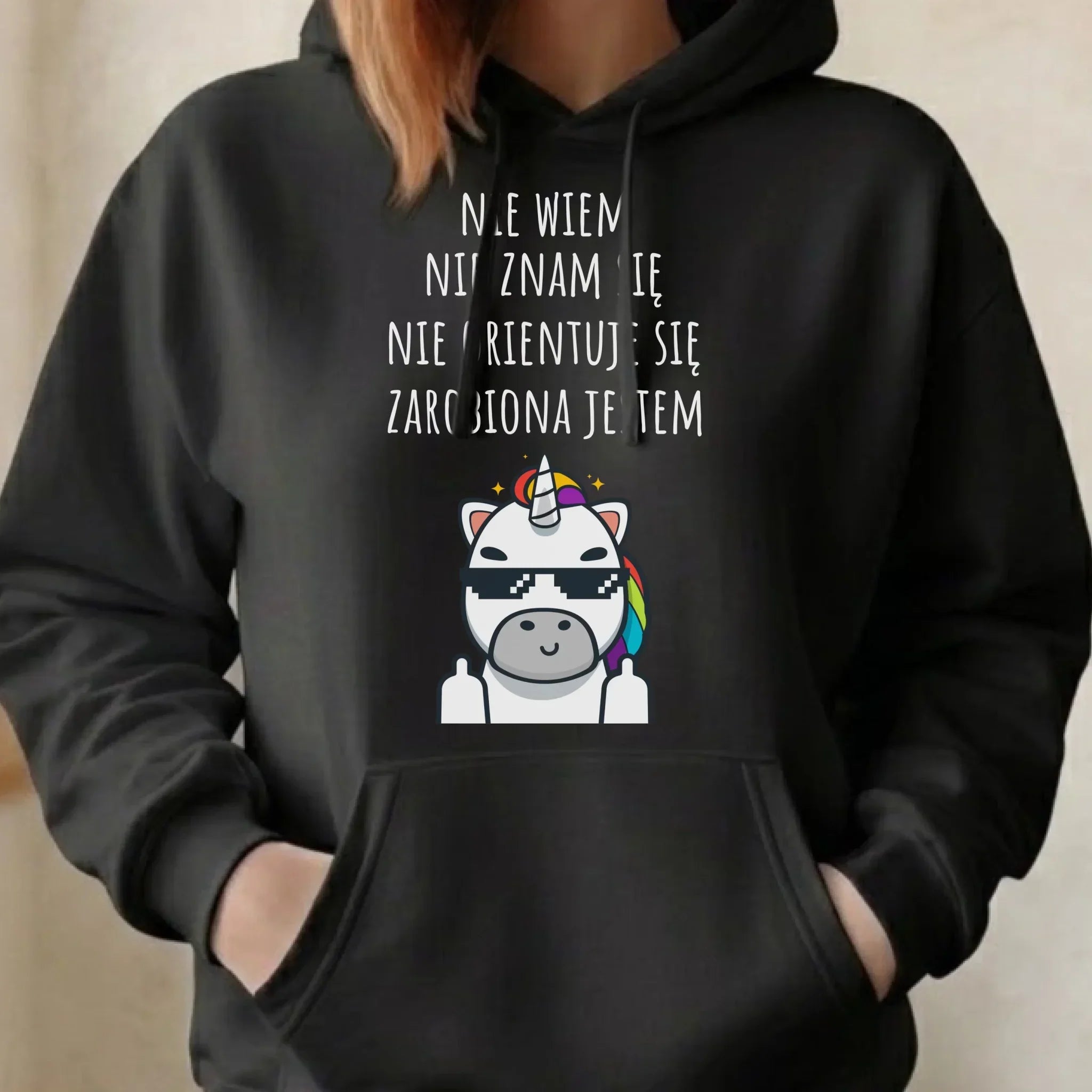 Bluza damska z kapturem - Nie wiem, nie znam się, zarobiona jestem DZ05 - StoryCups.pl