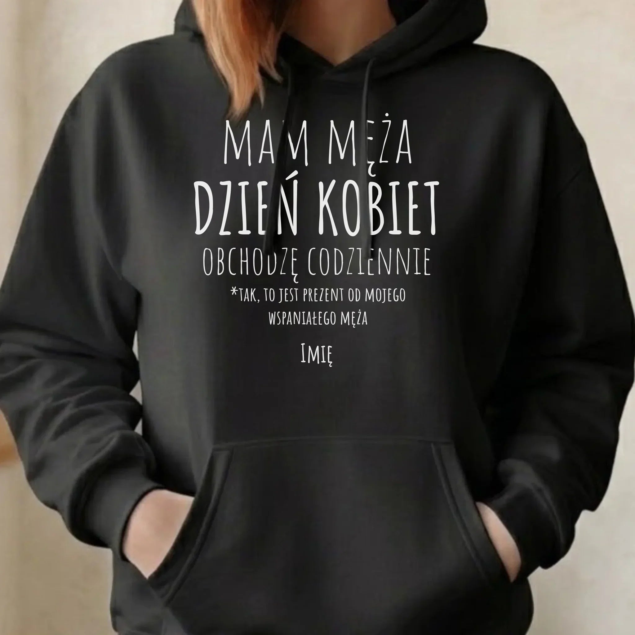 Bluza damska z kapturem - prezent dla żony - Mam męża Dzień Kobiet obchodzę codziennie - personalizowana Ż01 - StoryCups.pl