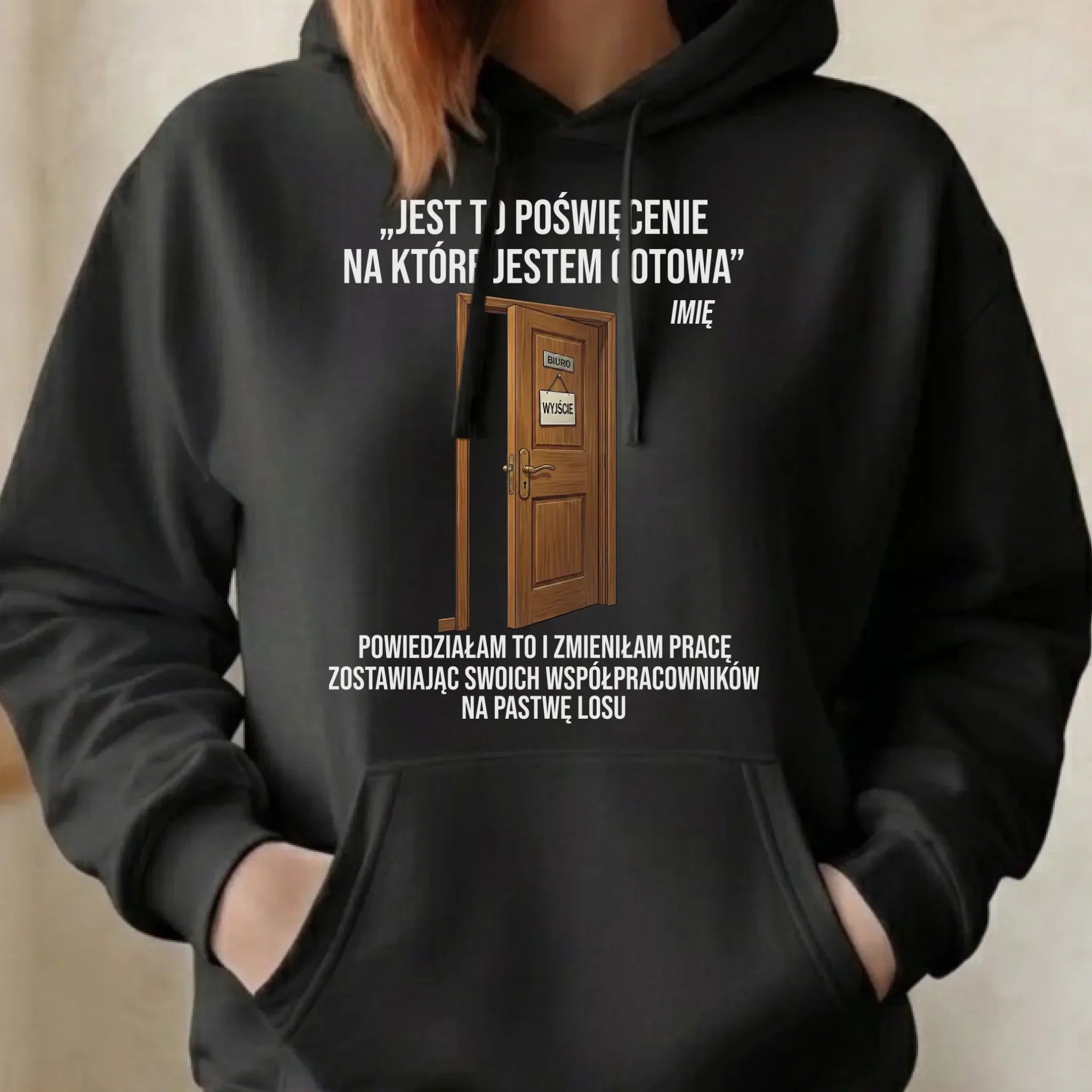 Bluza damska z kapturem na odejście z pracy - Poświęcenie, na które jestem gotowa - personalizowana OP02 - StoryCups.pl