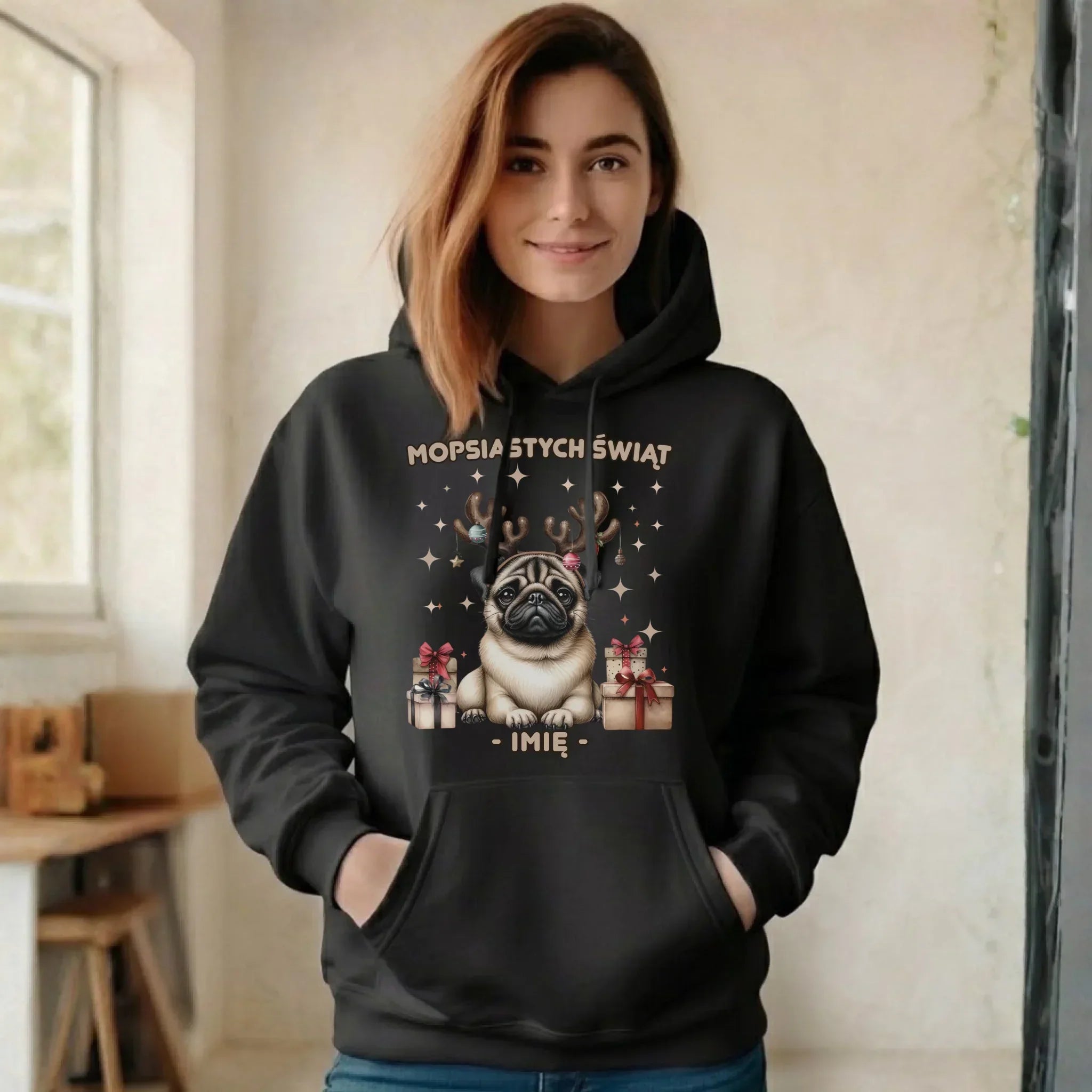 Bluza damska z kapturem świąteczna - Mops Mopsiastych świąt - personalizowana BN91 - StoryCups.pl