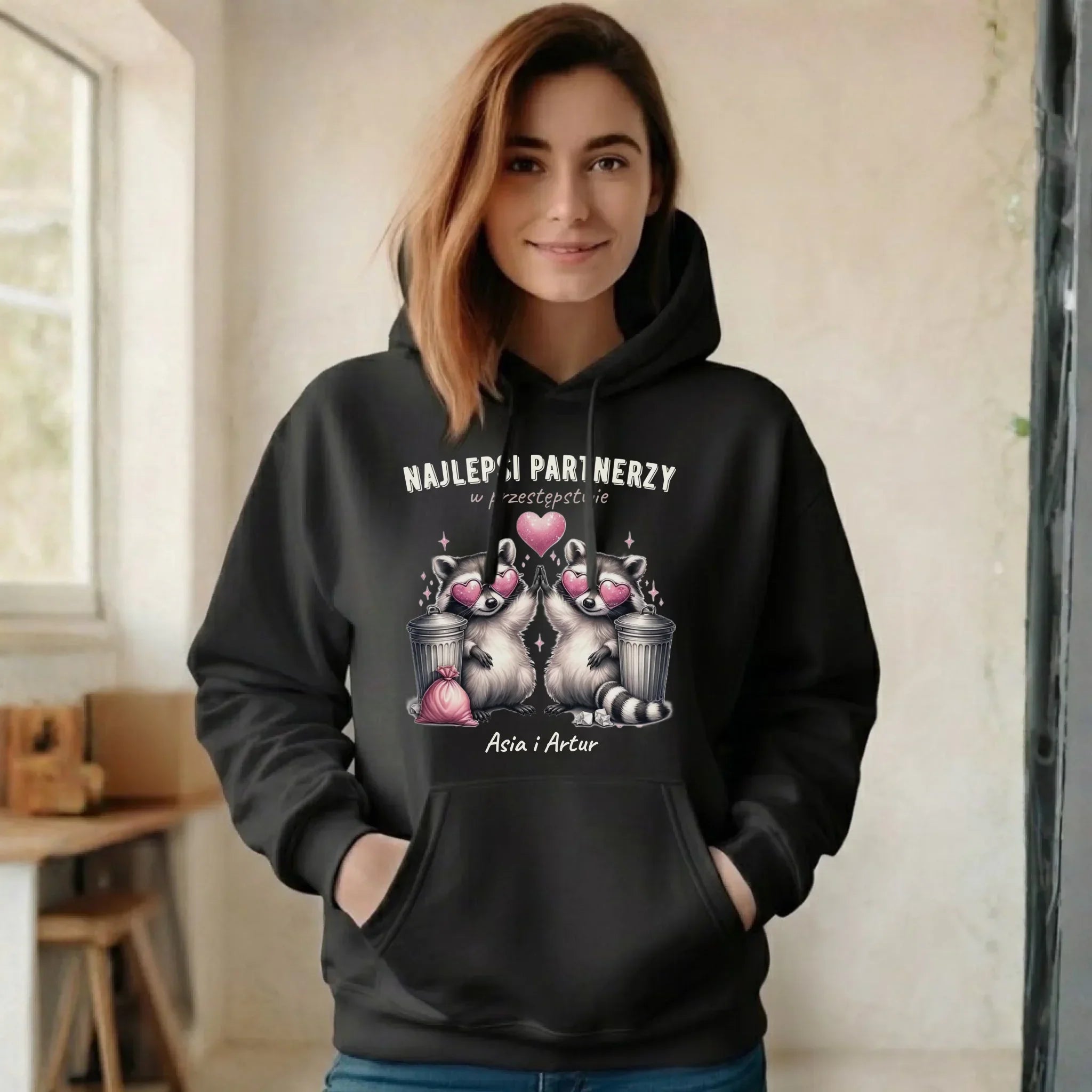 Bluza damska z kapturem dla par - Najlepsi partnerzy w przestępstwie - personalizowana W27 - StoryCups.pl