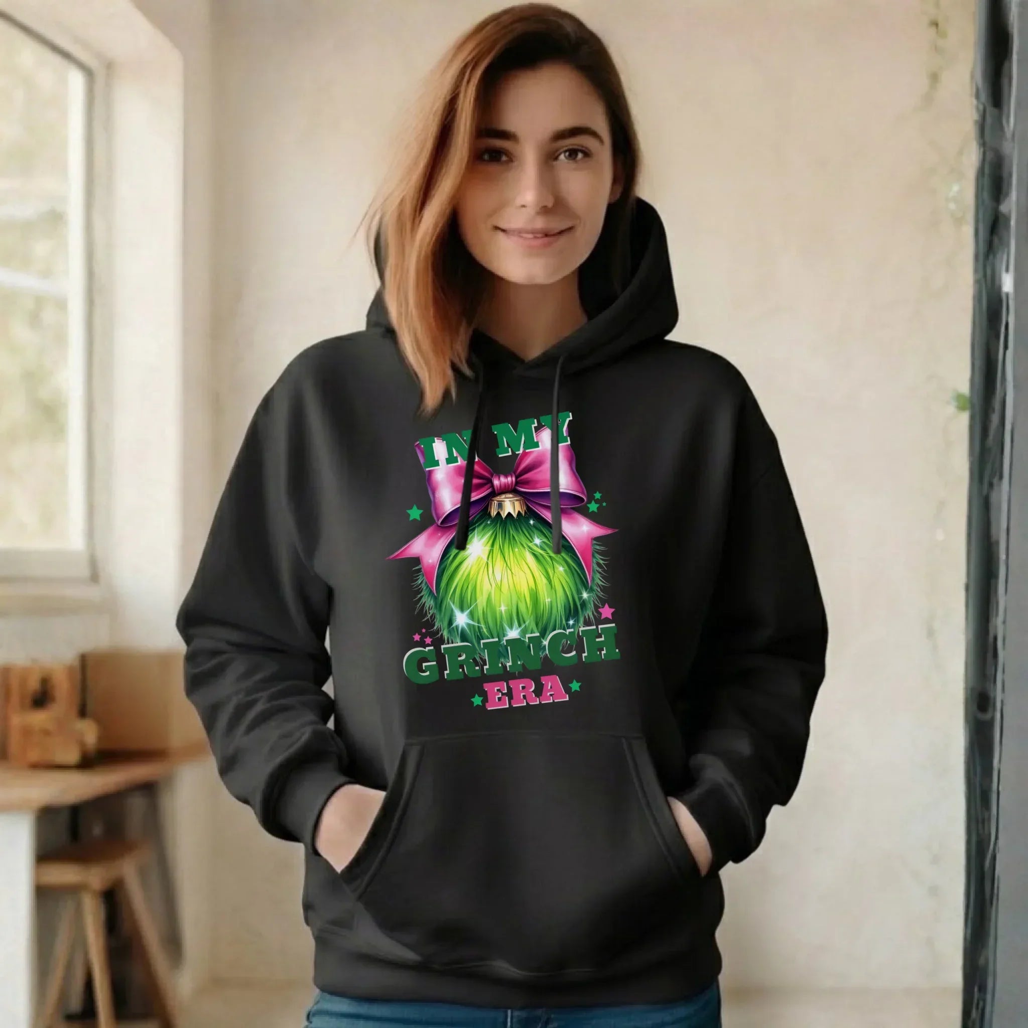 Bluza damska z kapturem świąteczna - In my Grinch era BN26 - StoryCups.pl