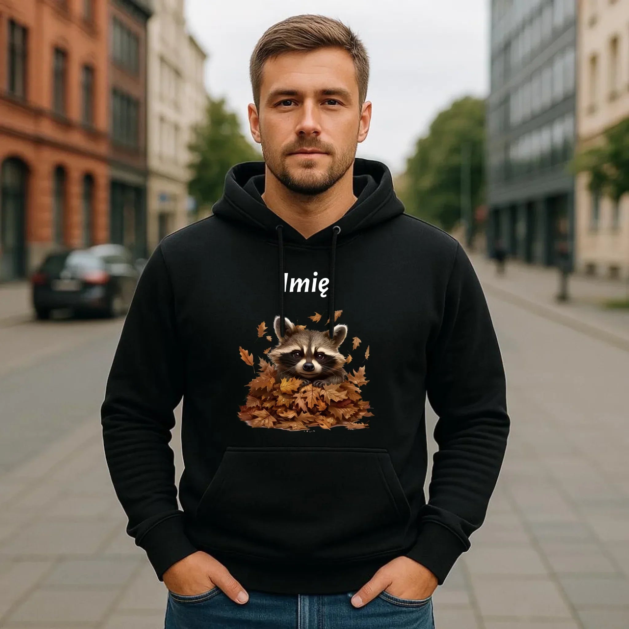 Bluza męska z kapturem jesienna - Szop w liściach - personalizowana JS24 - StoryCups.pl