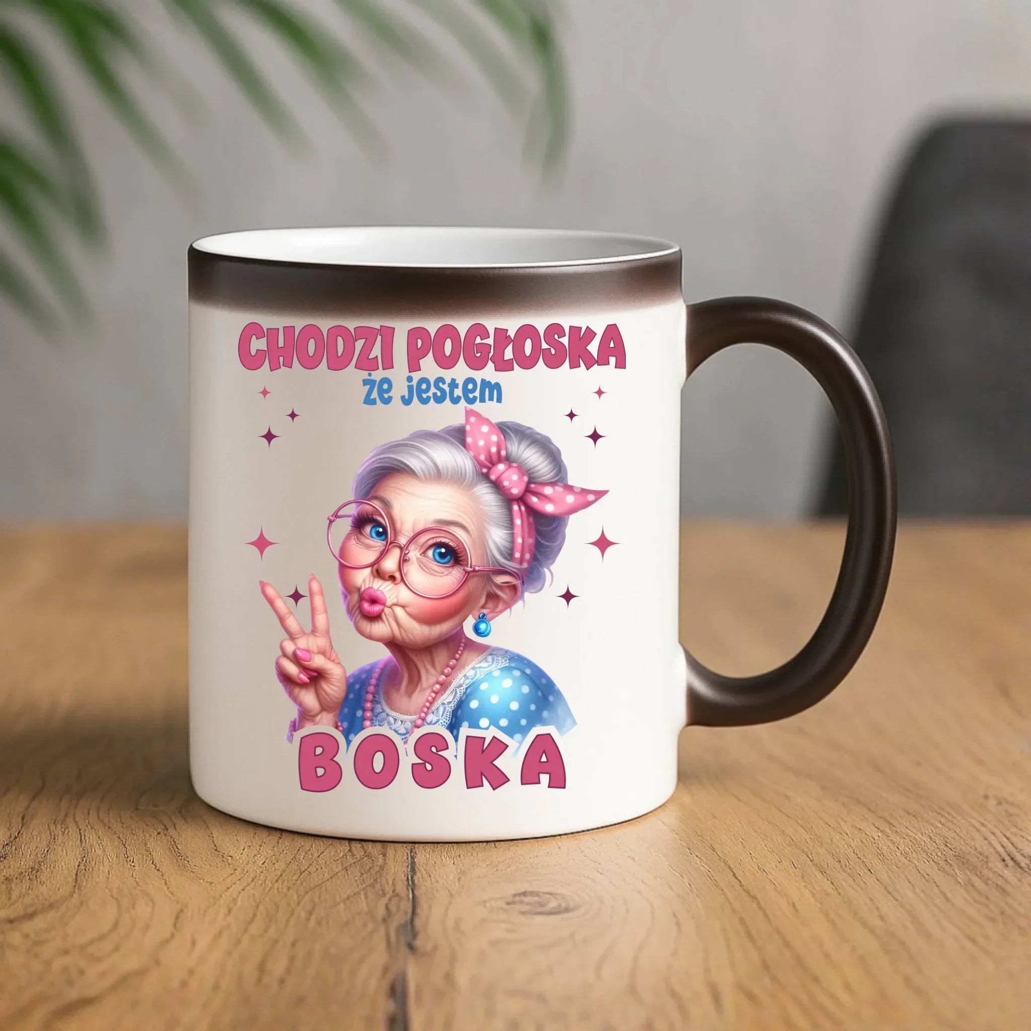 Kubek magiczny dla babci - Chodzi pogłoska, że jestem boska B16 - StoryCups.pl