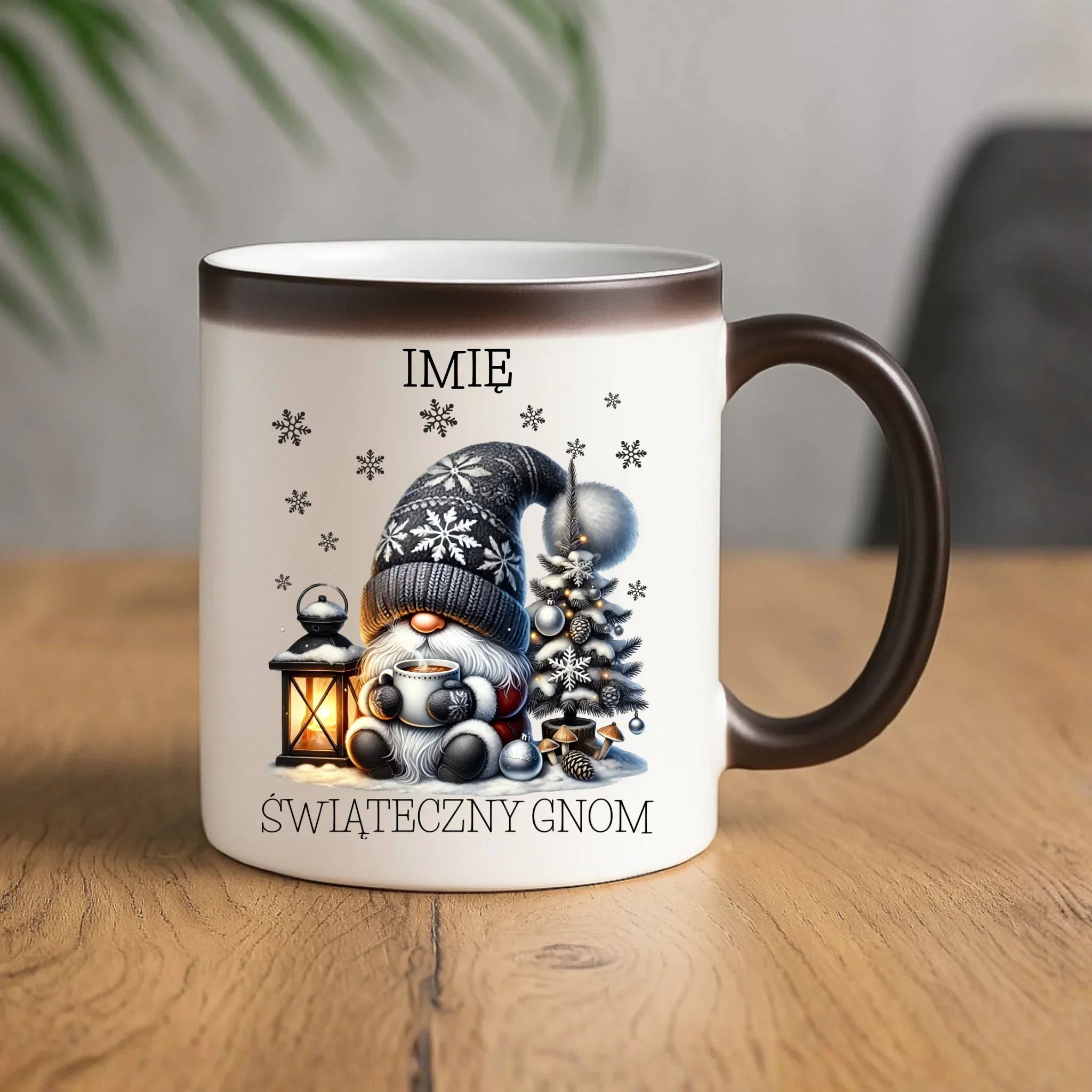 Kubek magiczny świąteczny - Gnom z czekoladą - personalizowany BN41 - StoryCups.pl