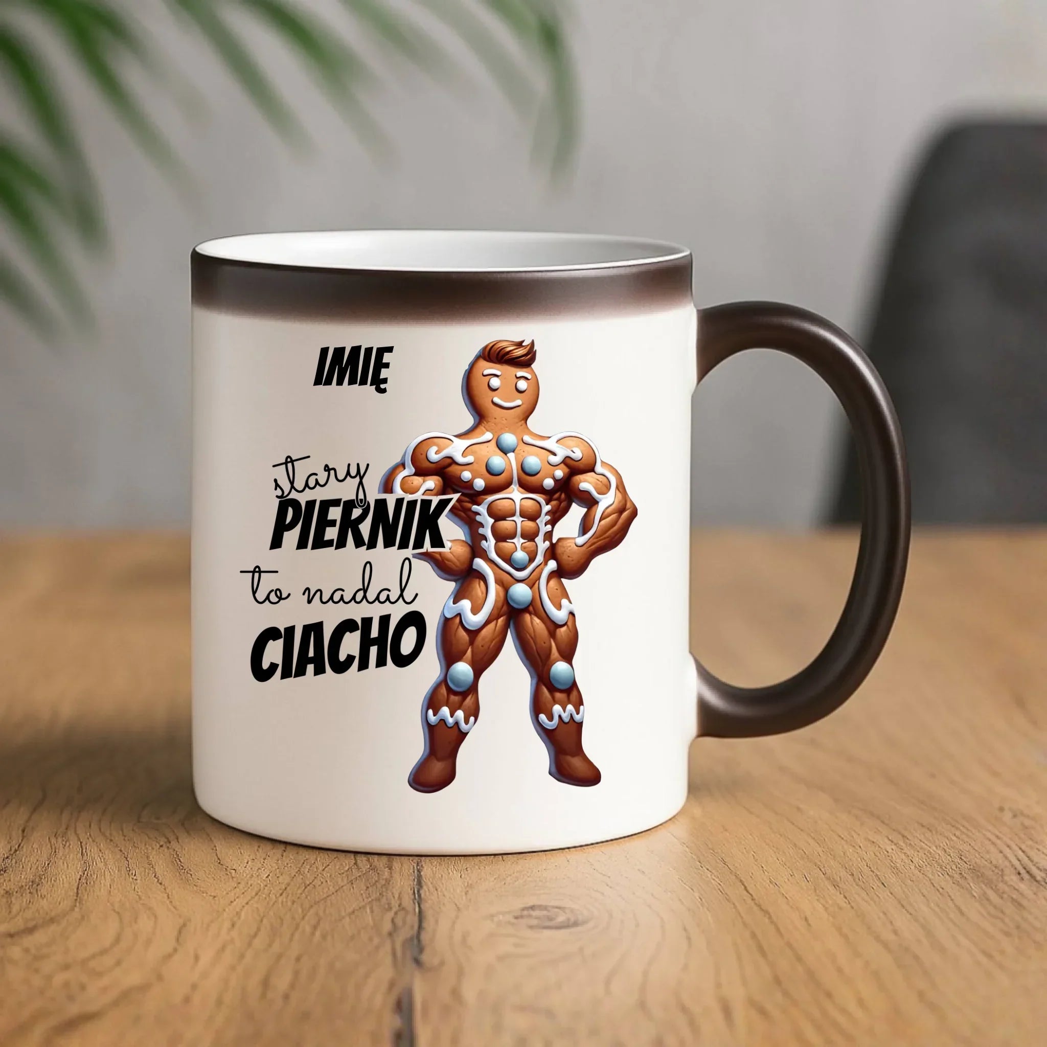 Kubek magiczny świąteczny - Stary piernik to nadal ciacho - personalizowany BN23 - StoryCups.pl