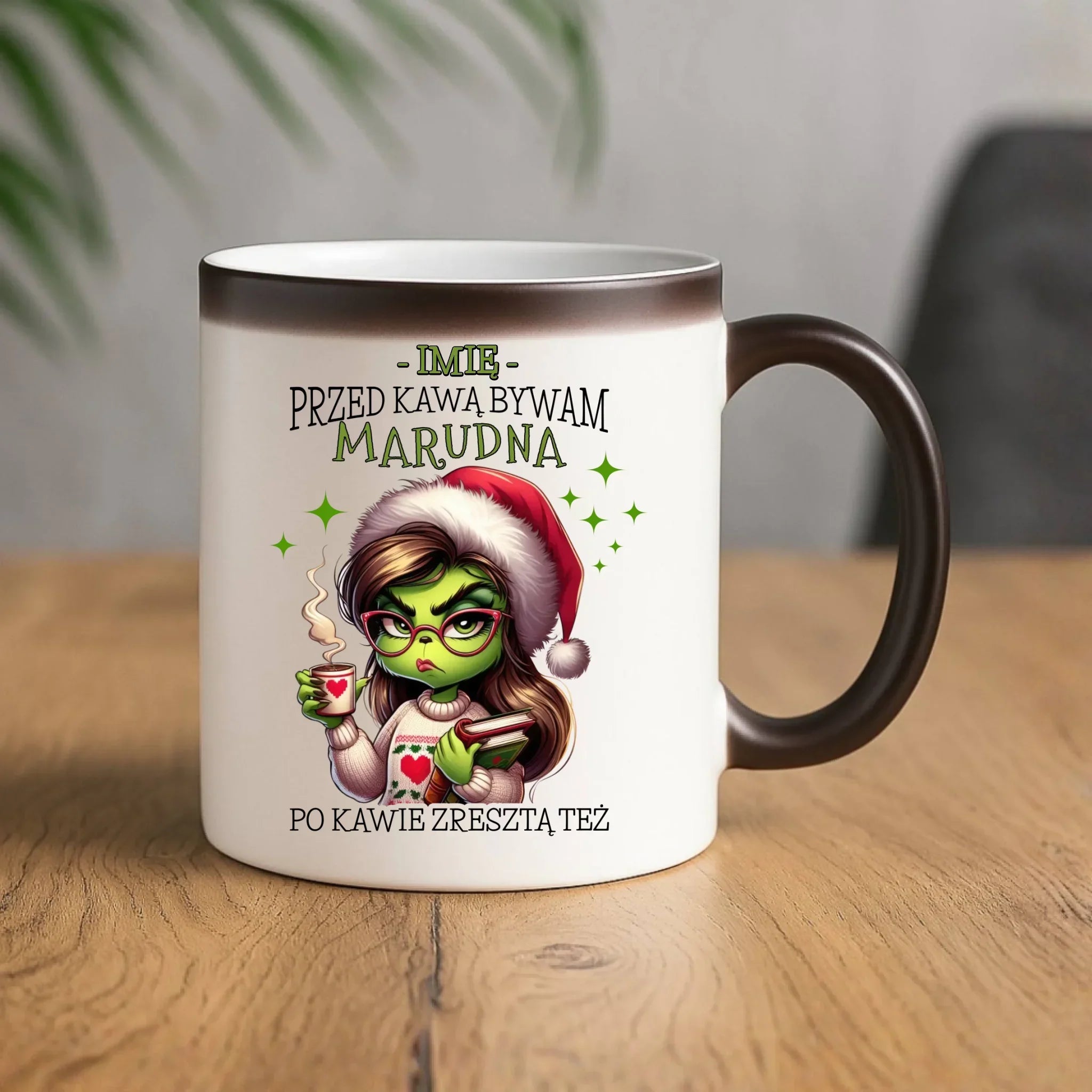 Kubek magiczny świąteczny - Grinch - Przed kawą bywam marudna - personalizowany BN116 - StoryCups.pl