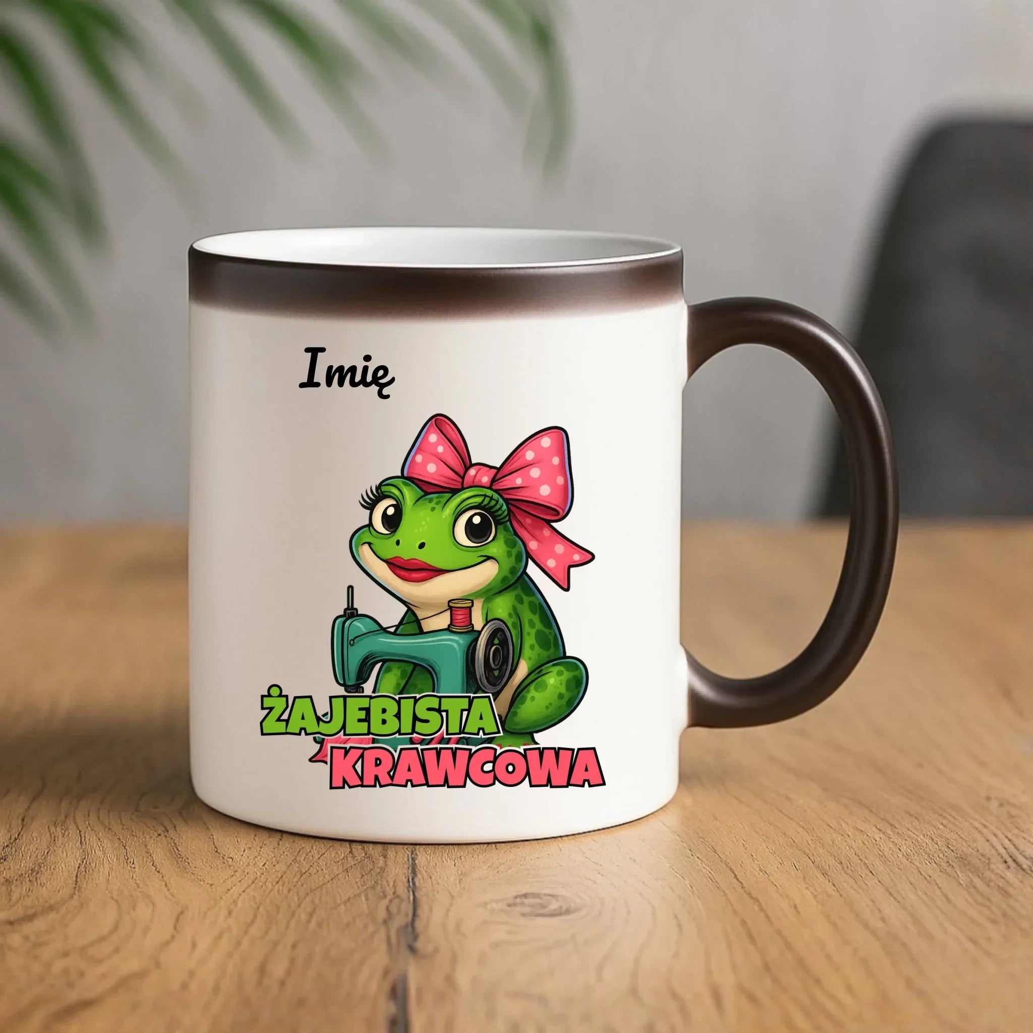 Kubek magiczny szyciowy dla krawcowej - Żajebista Krawcowa - personalizowany HS32 - StoryCups.pl
