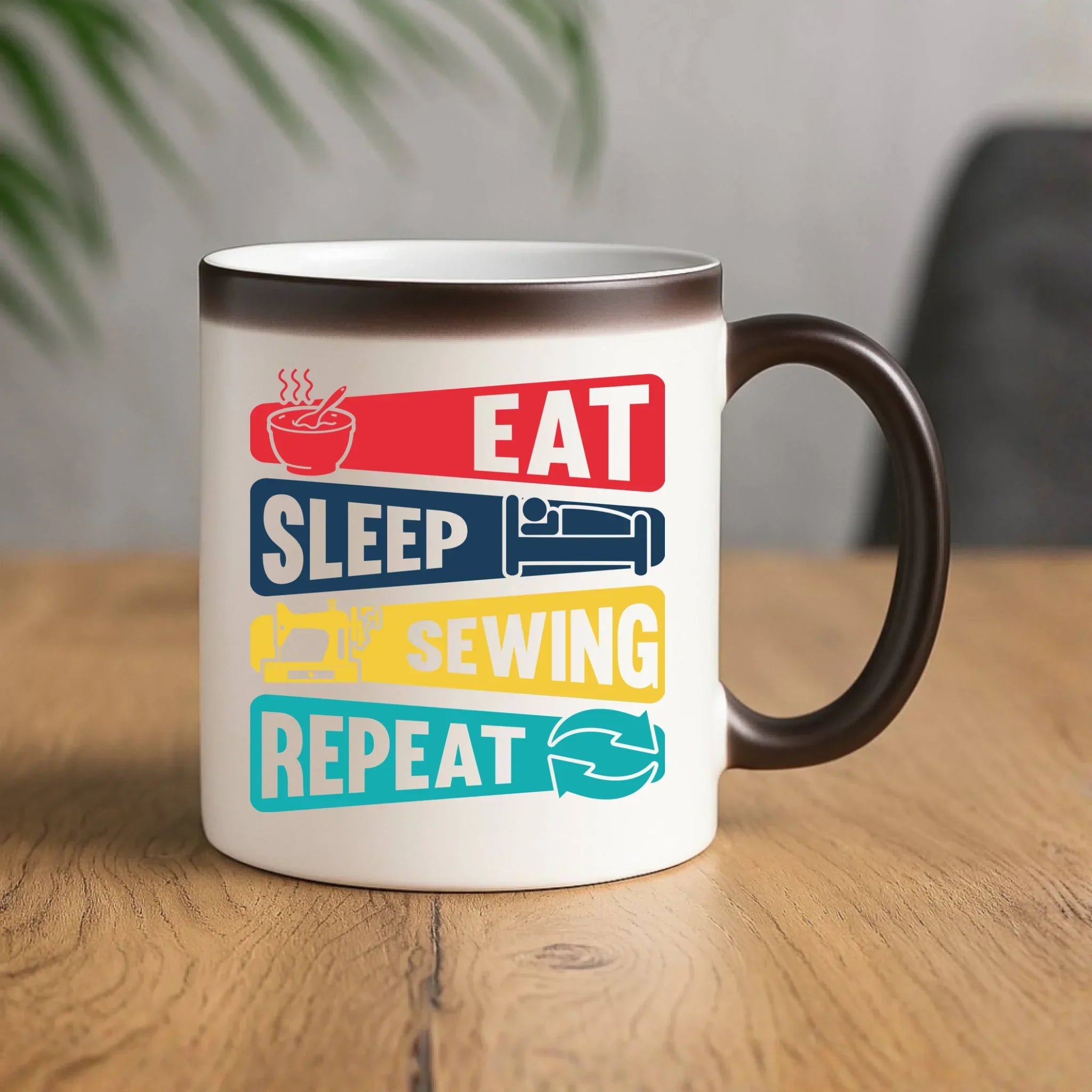 Kubek magiczny szyciowy dla krawcowej - Eat sleep sewing repeat HS21 - StoryCups.pl