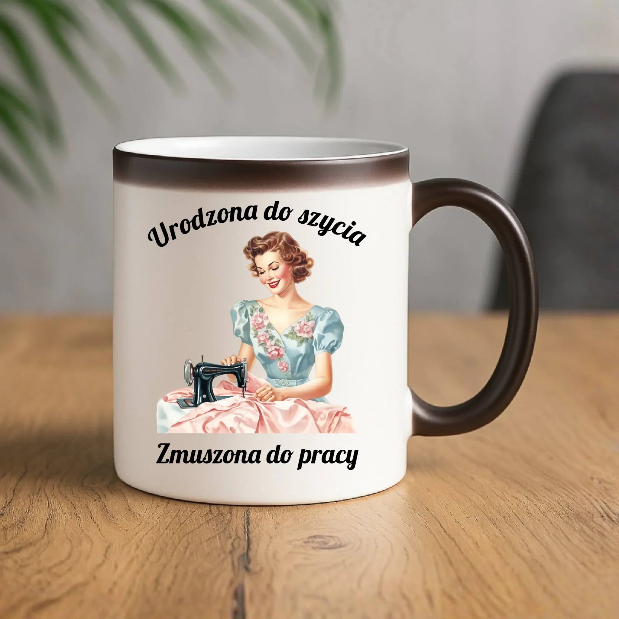 Kubek magiczny szyciowy dla krawcowej - Urodzona do szycia HS18 - StoryCups.pl