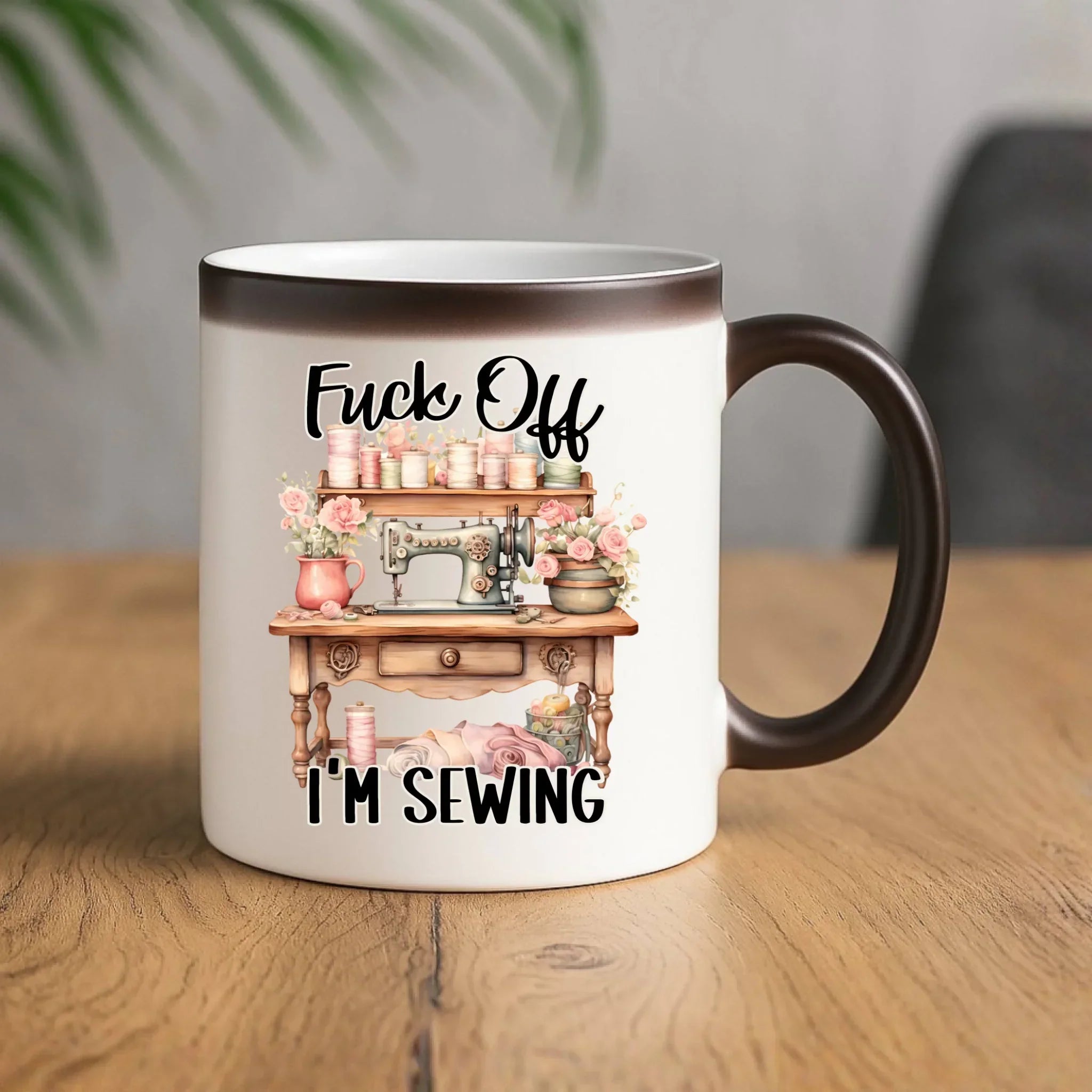 Kubek magiczny szyciowy dla krawcowej - Fck off im sewing HS16 - StoryCups.pl