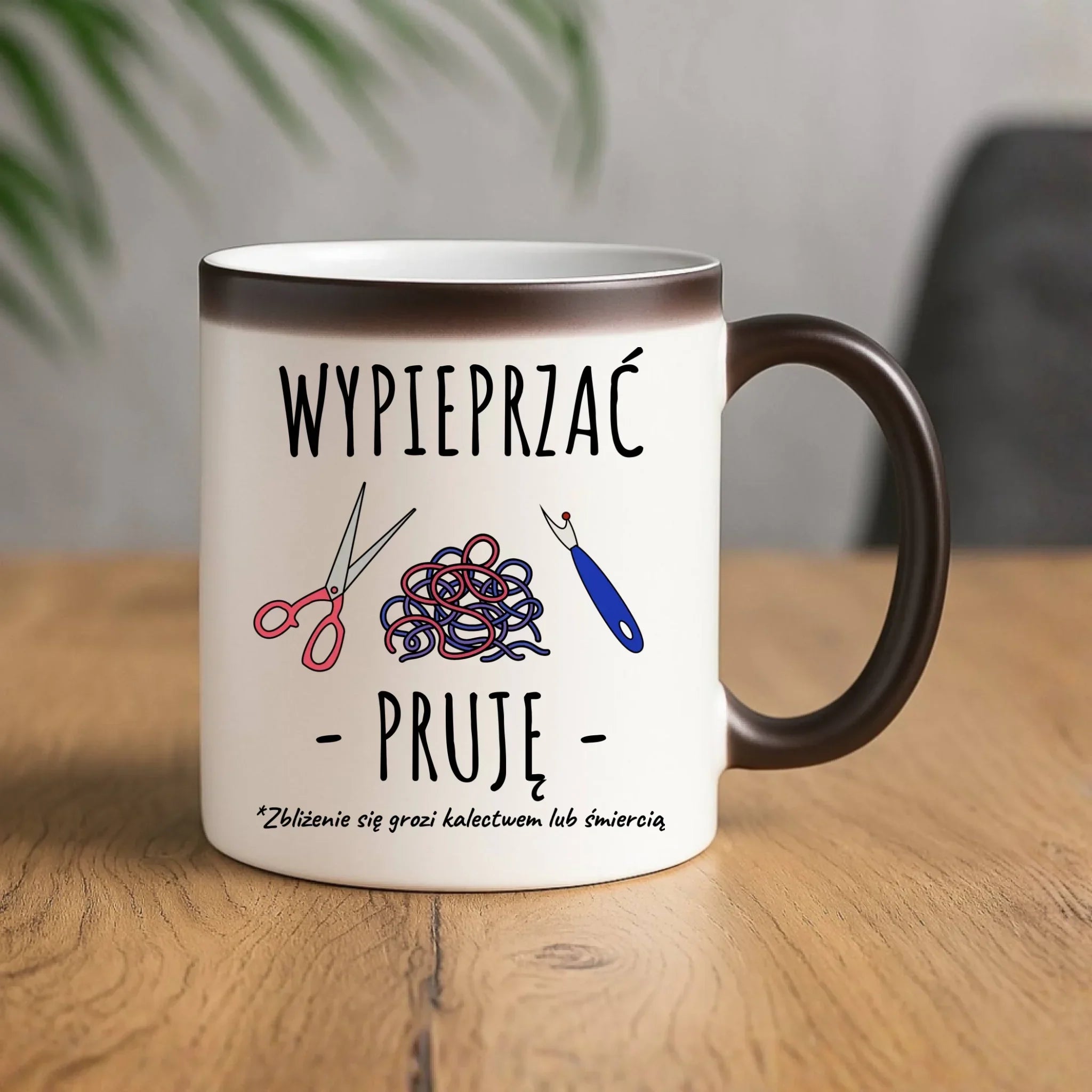 Kubek magiczny szyciowy dla krawcowej - Wypieprzać, pruję HS08 - StoryCups.pl