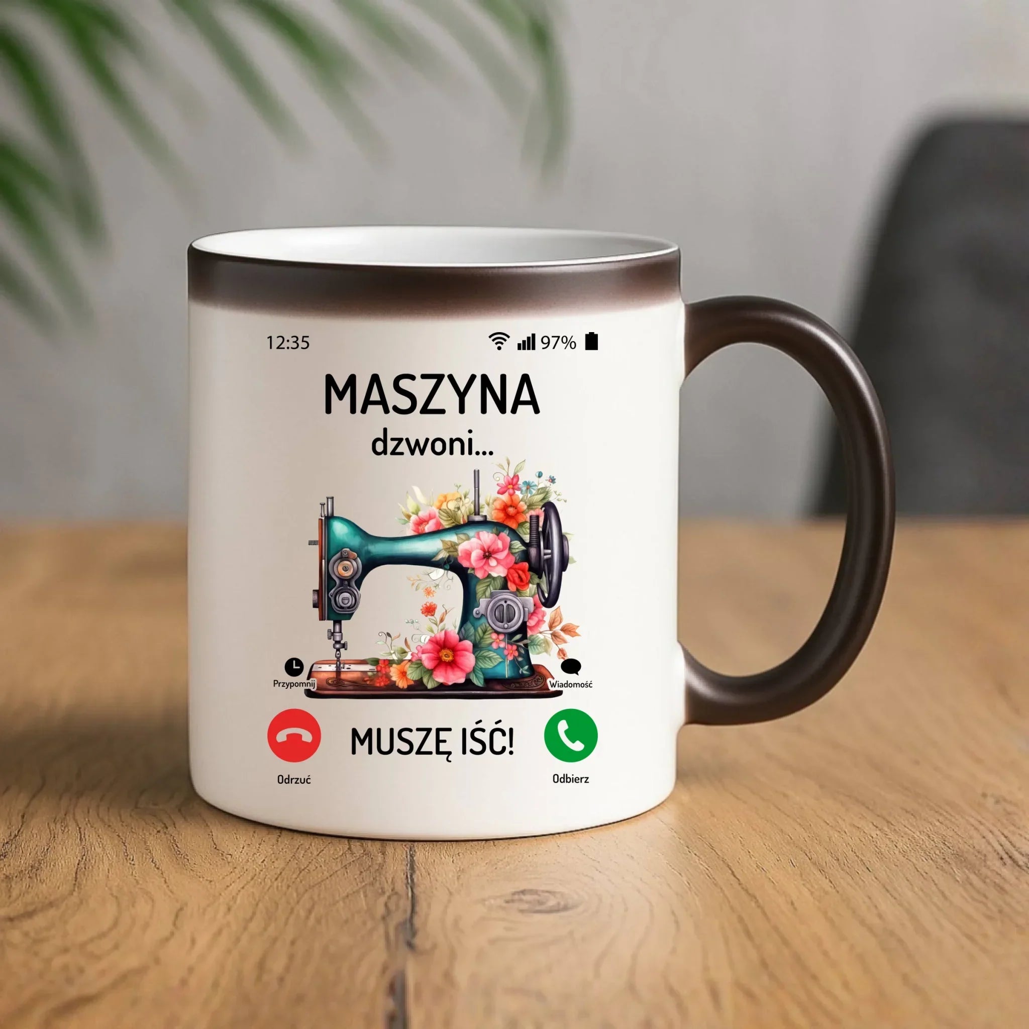 Kubek magiczny szyciowy dla krawcowej - Maszyna dzwoni muszę iść HS05 - StoryCups.pl