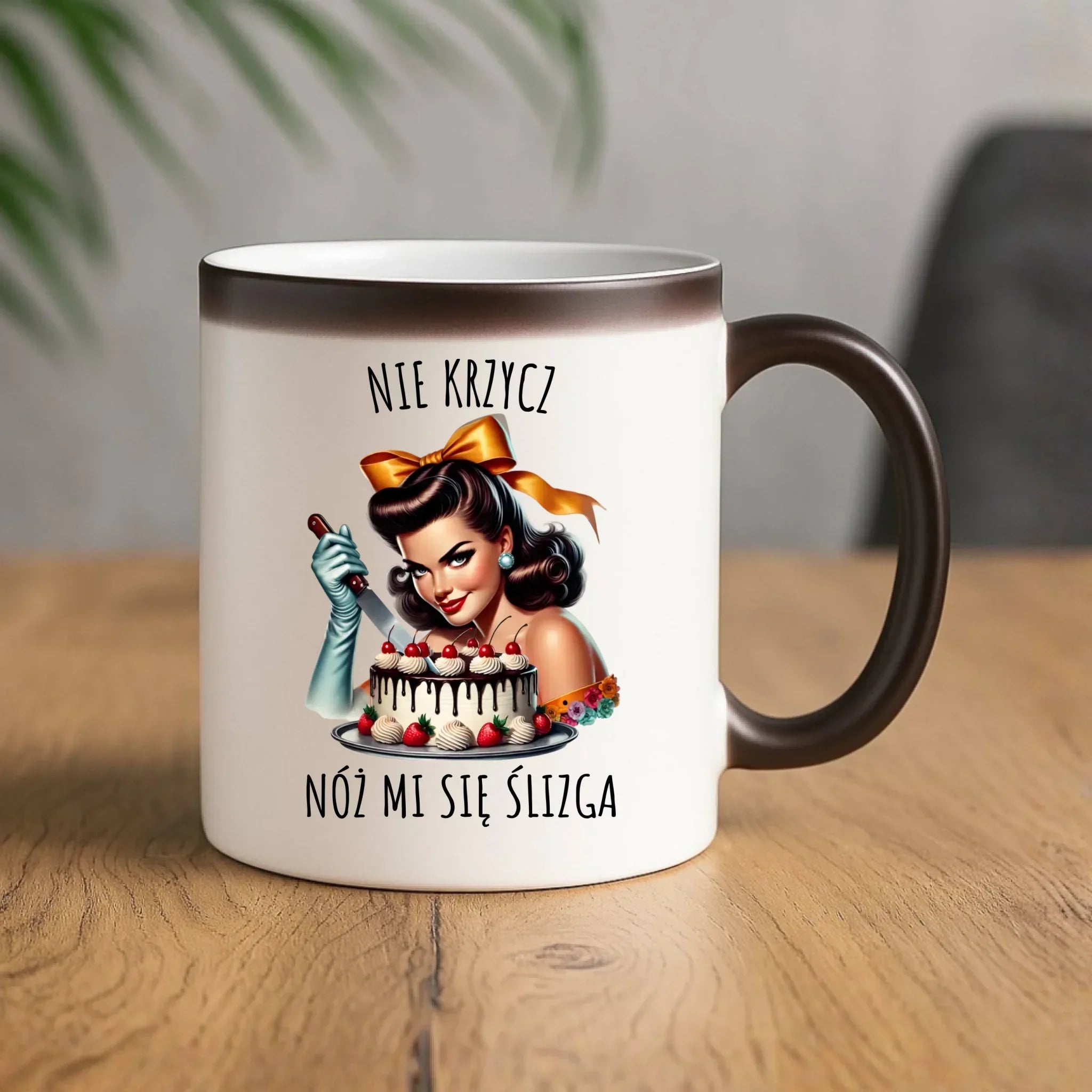 Kubek magiczny dla niej - Nie krzycz, nóż mi się ślizga - Czarny humor DZ22 - StoryCups.pl