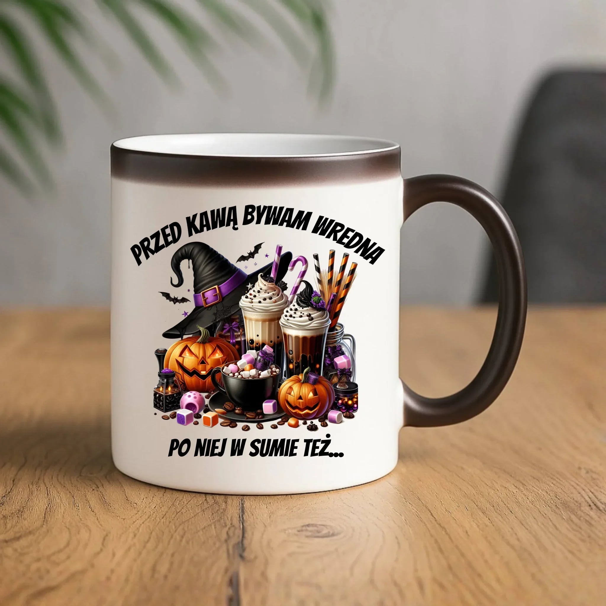 Kubek magiczny Halloween – Przed kawą bywam wredna, po niej w sumie też HL30 - StoryCups.pl