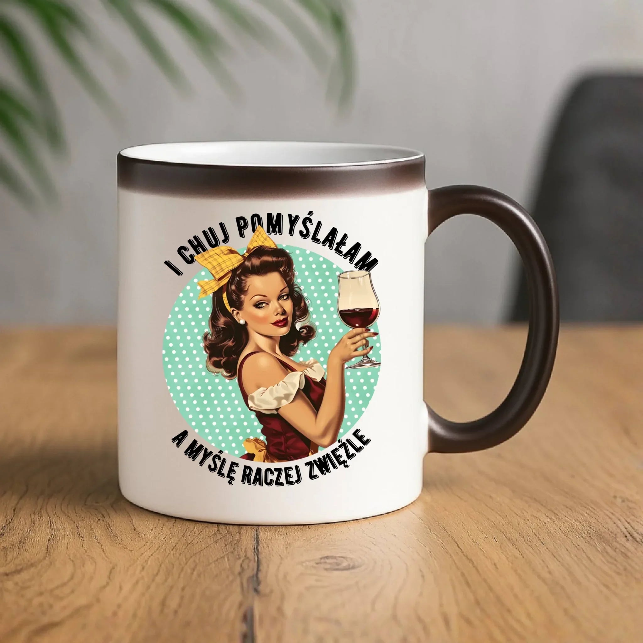 Śmieszny kubek magiczny retro - I ch*j pomyślałam, a myślę raczej zwięźle – bez cenzury DZ13 - StoryCups.pl