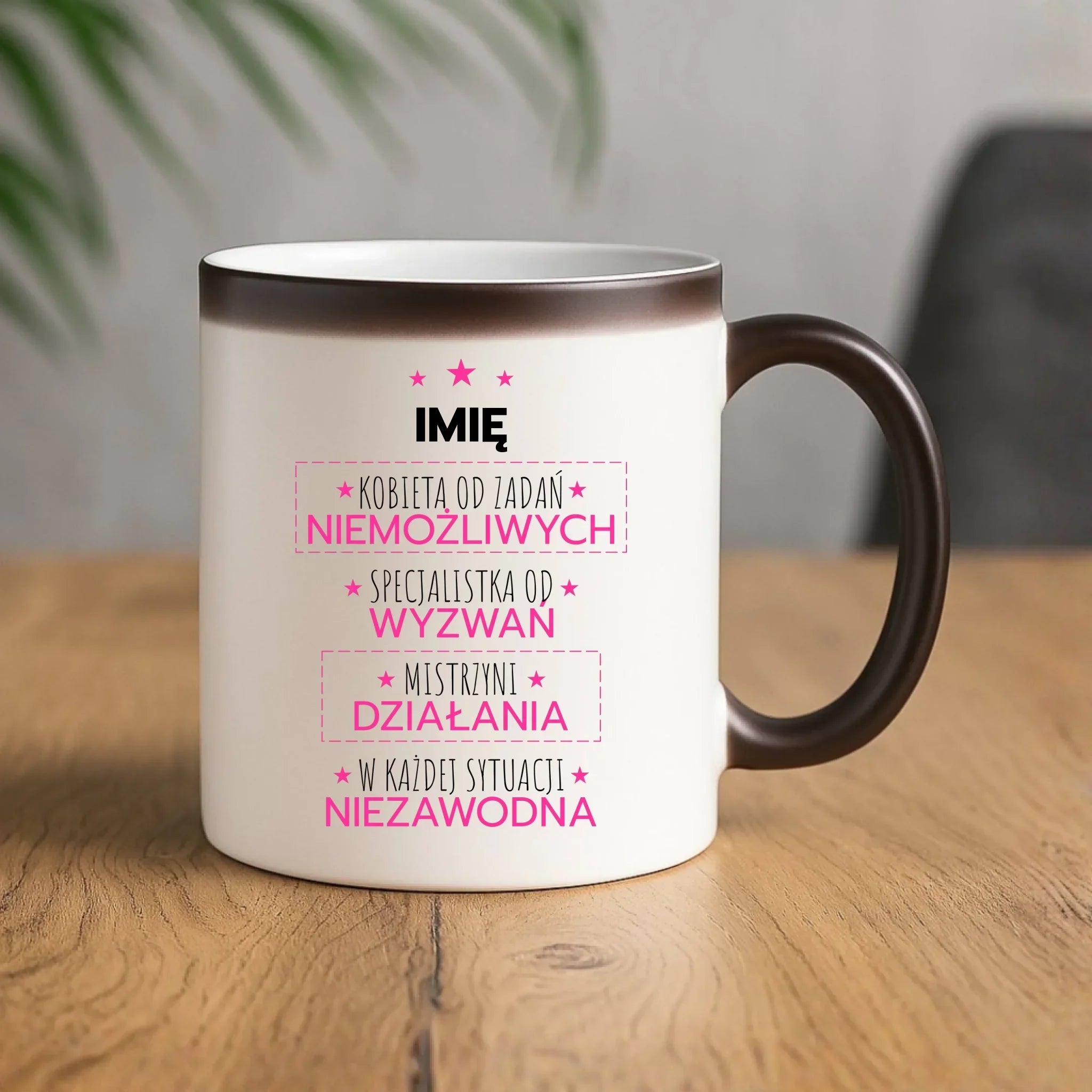 Kubek magiczny - Kobieta od zadań niemożliwych - personalizowany DZ19 - StoryCups.pl