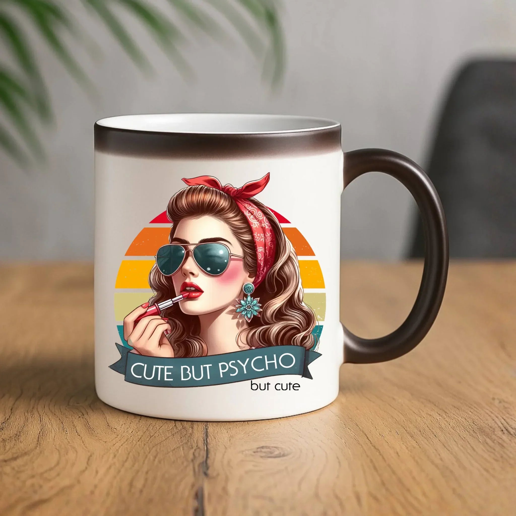 Kubek magiczny – Cute but psycho - w stylu retro DZ09 - StoryCups.pl