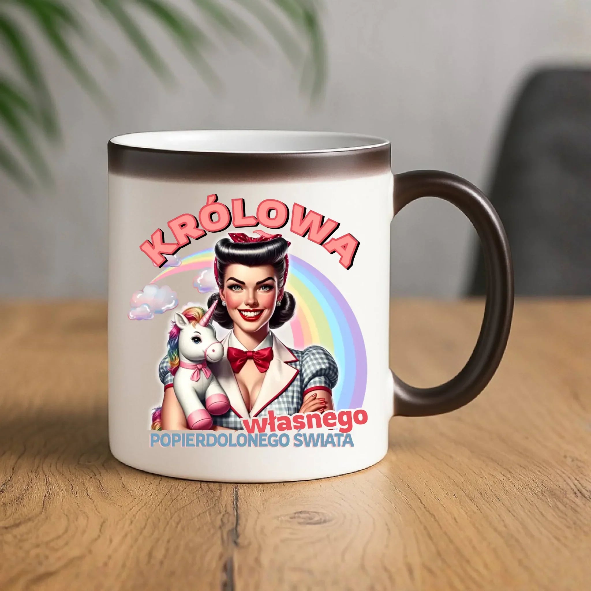 Śmieszny kubek magiczny retro – Królowa własnego popierd*onego świata - bez cenzury DZ08 - StoryCups.pl