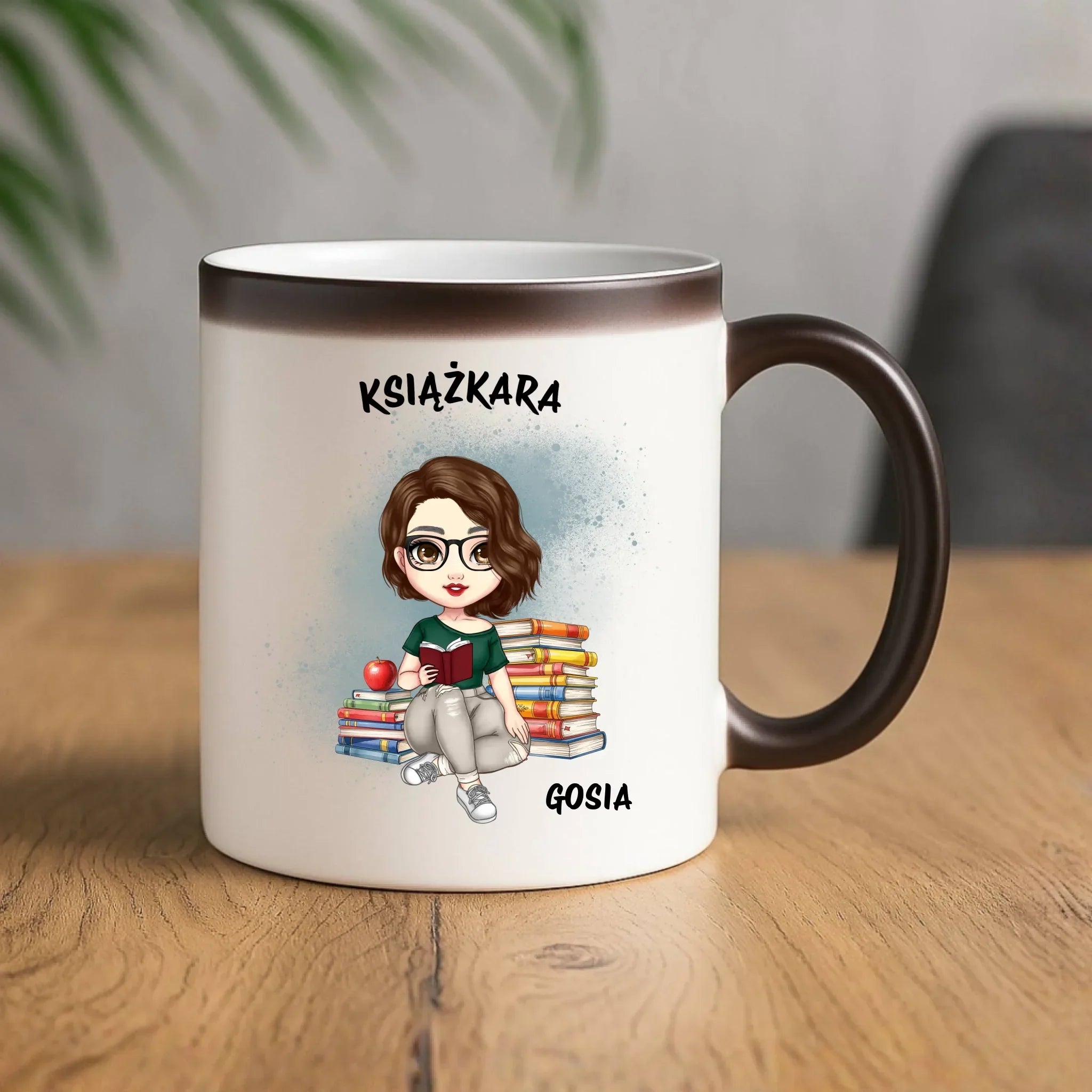 Kubek magiczny - Książkara - Prezent dla miłośniczki czytania książek - personalizowany DZ03 - StoryCups.pl