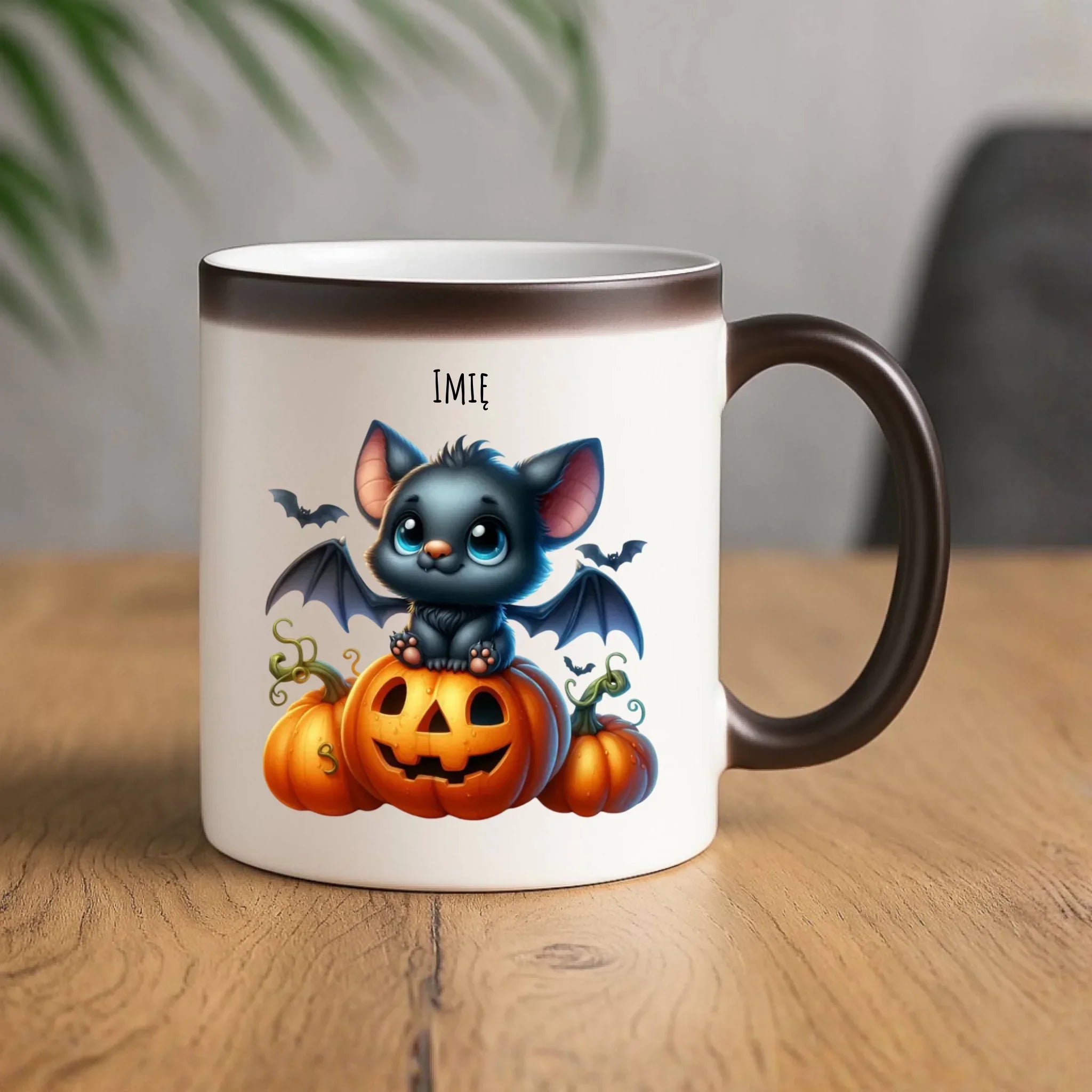 Kubek magiczny na halloween - Słodki nietoperz z dynią - personalizowany HL09 - StoryCups.pl