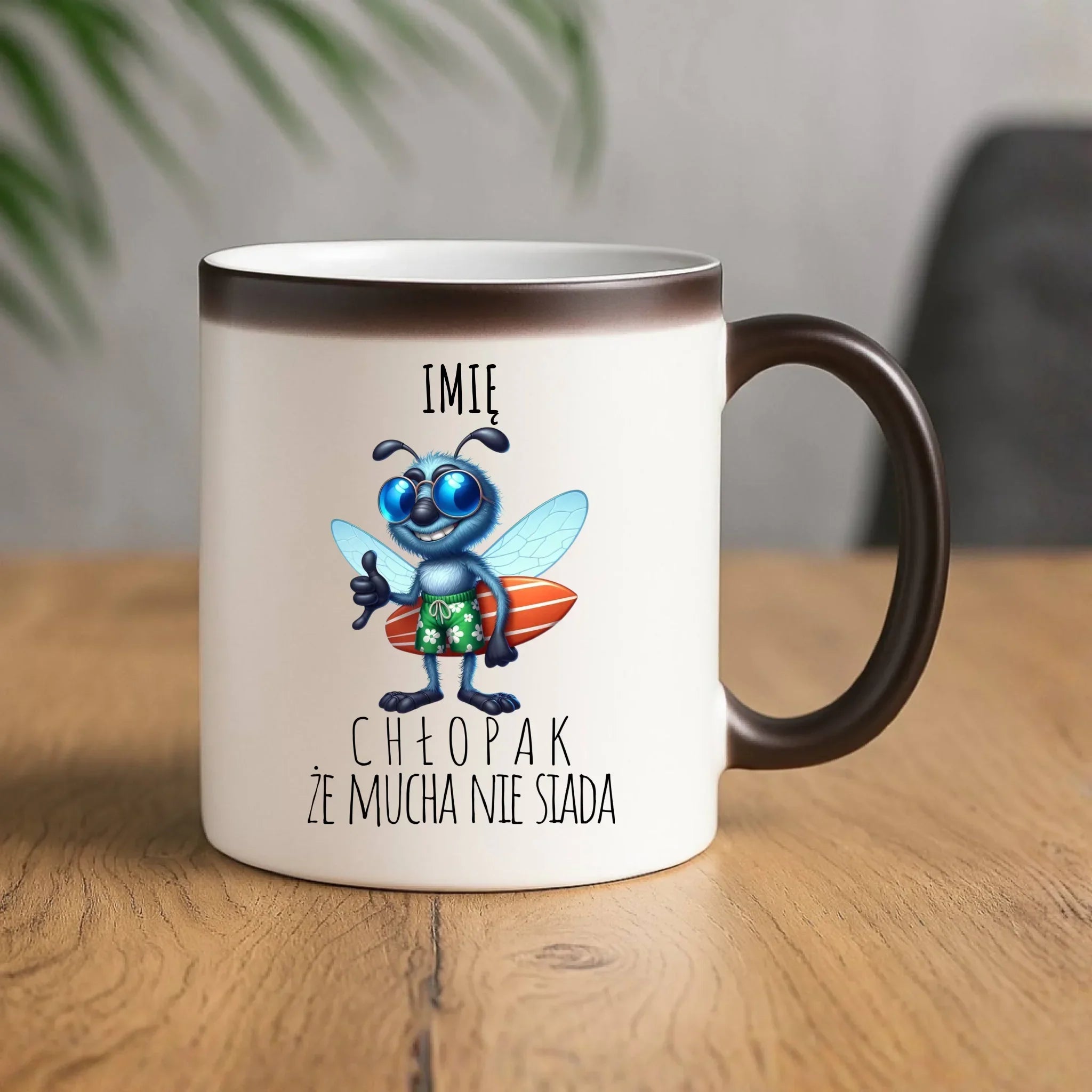 Kubek magiczny - prezent dla chłopaka - Chłopak, że mucha nie siada essa - personalizowany DCH29 - StoryCups.pl