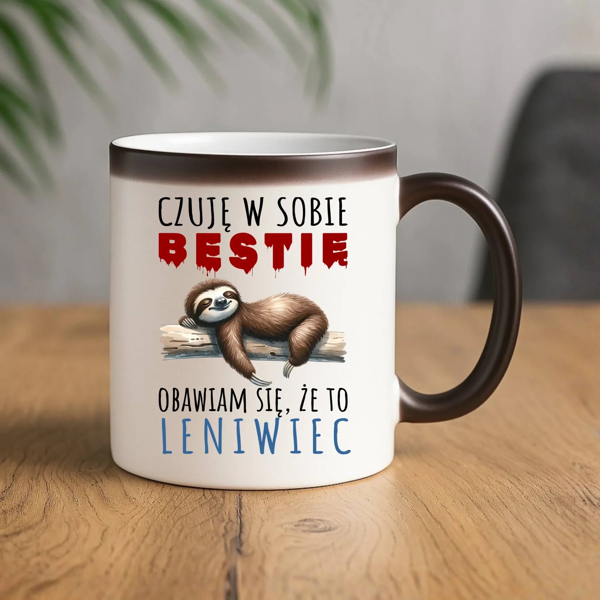 Śmieszny kubek magiczny – Czuję w sobie bestię, obawiam się że to leniwiec – prezent DCH26 - StoryCups.pl