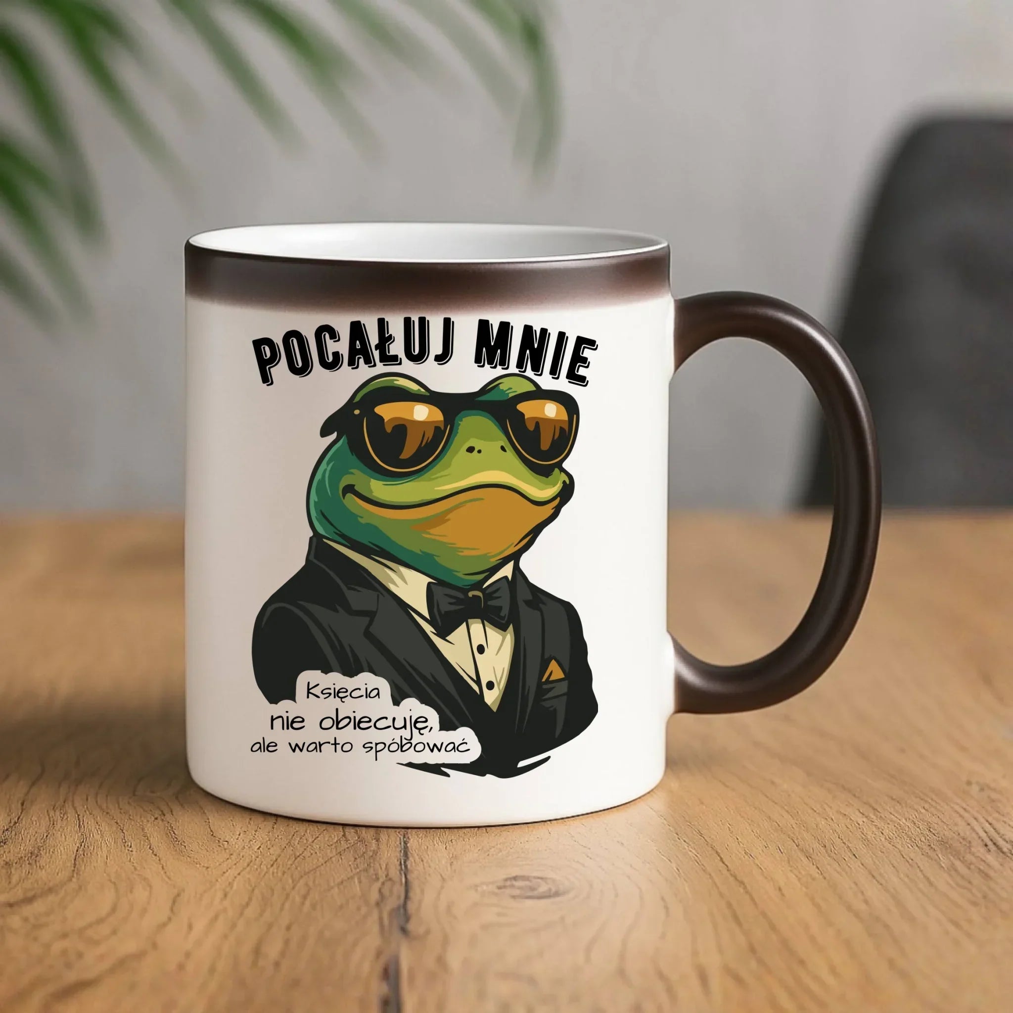 Kubek magiczny - Żaba w garniturze pocałuj mnie W55 - StoryCups.pl