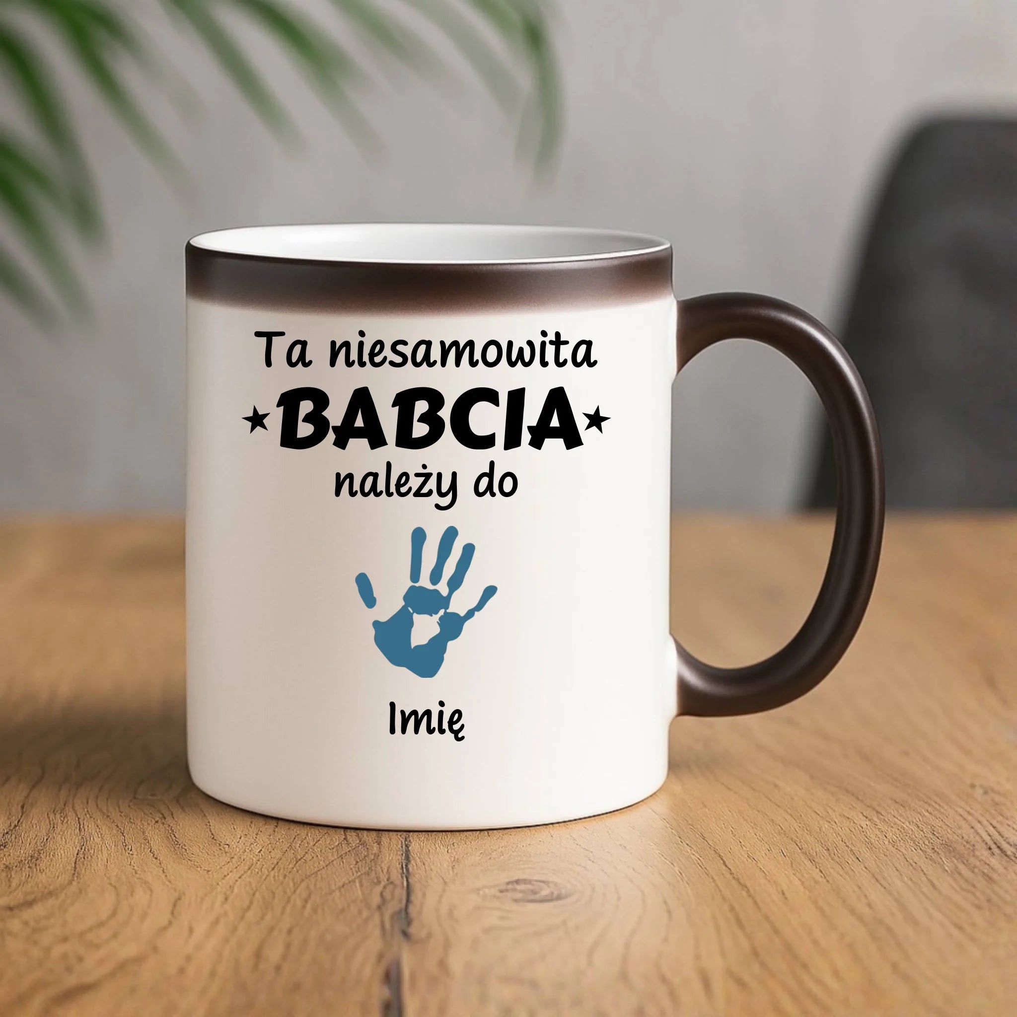 Kubek magiczny dla babci - Babcia należy do wnuków 1–6 imion – personalizowany B33