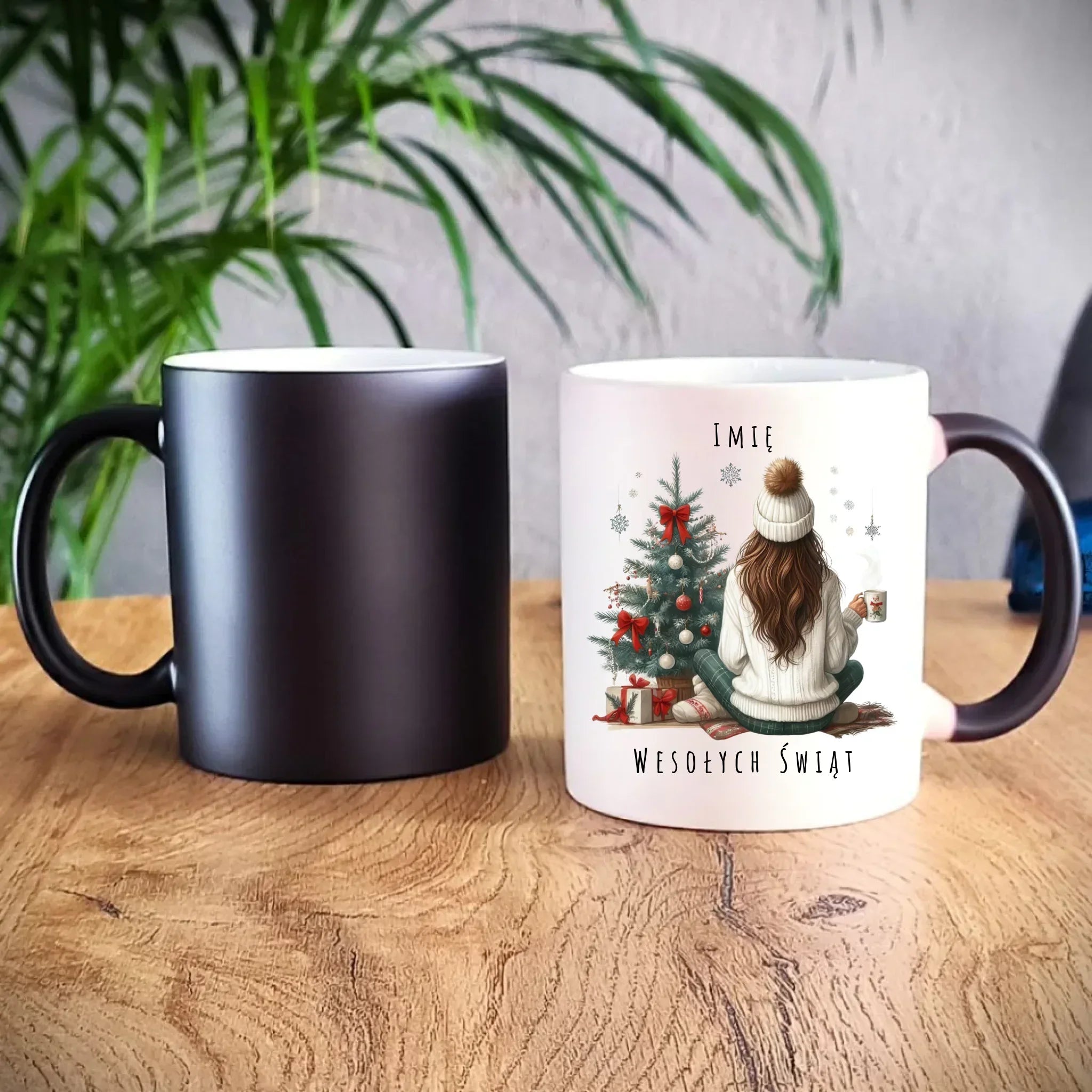 Kubek magiczny świąteczny - Dziewczyna przy choince - personalizowany BN15 - StoryCups.pl