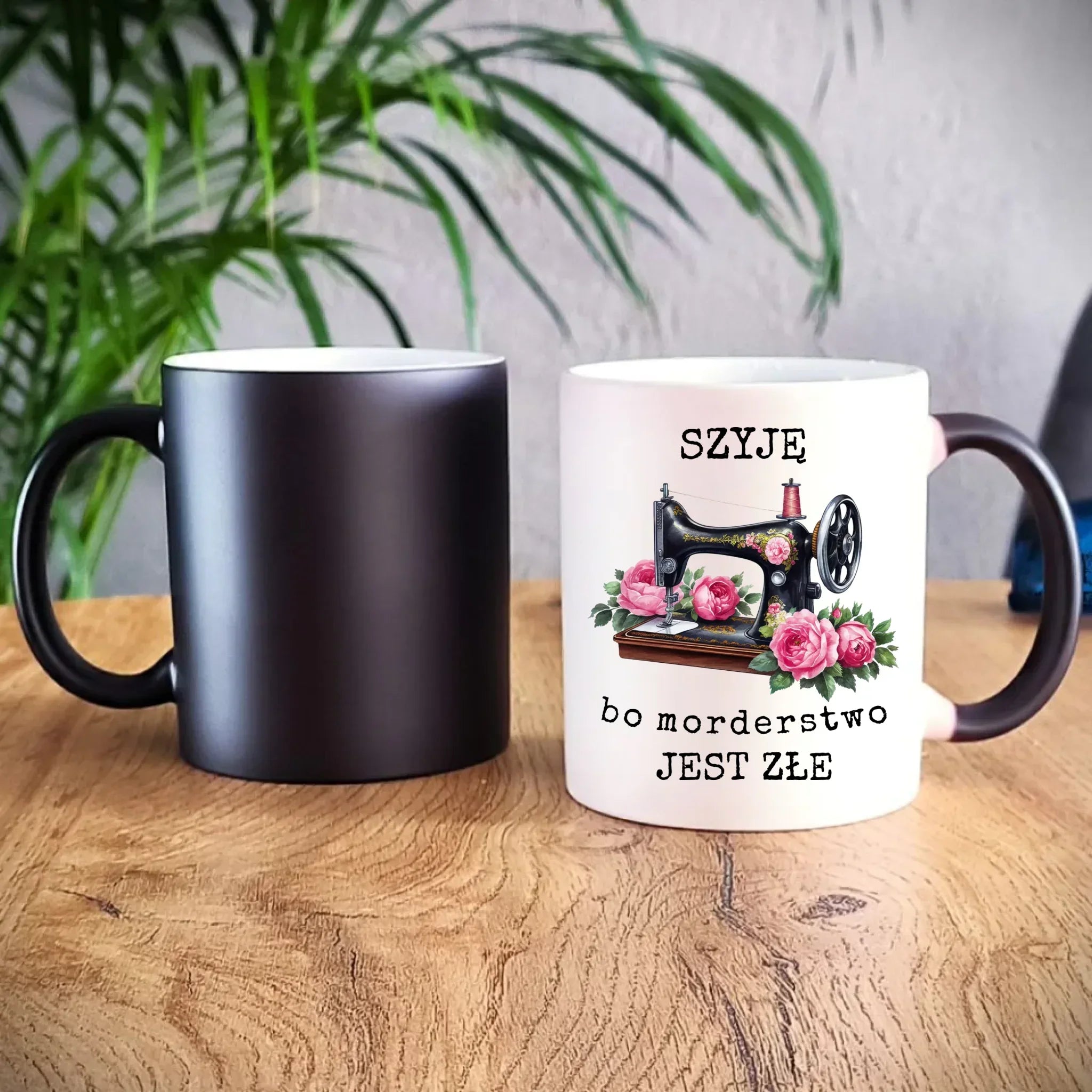 Kubek magiczny szyciowy dla krawcowej - Szyję, bo morderstwo jest złe HS14 - StoryCups.pl