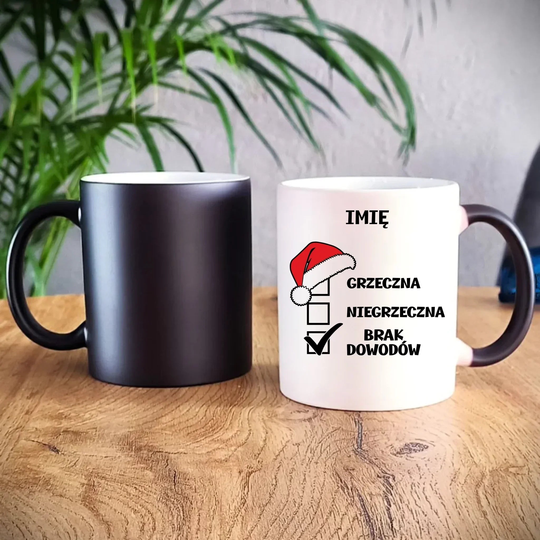 Kubek magiczny świąteczny - Grzeczna niegrzeczna brak dowodów - personalizowany BN147 - StoryCups.pl