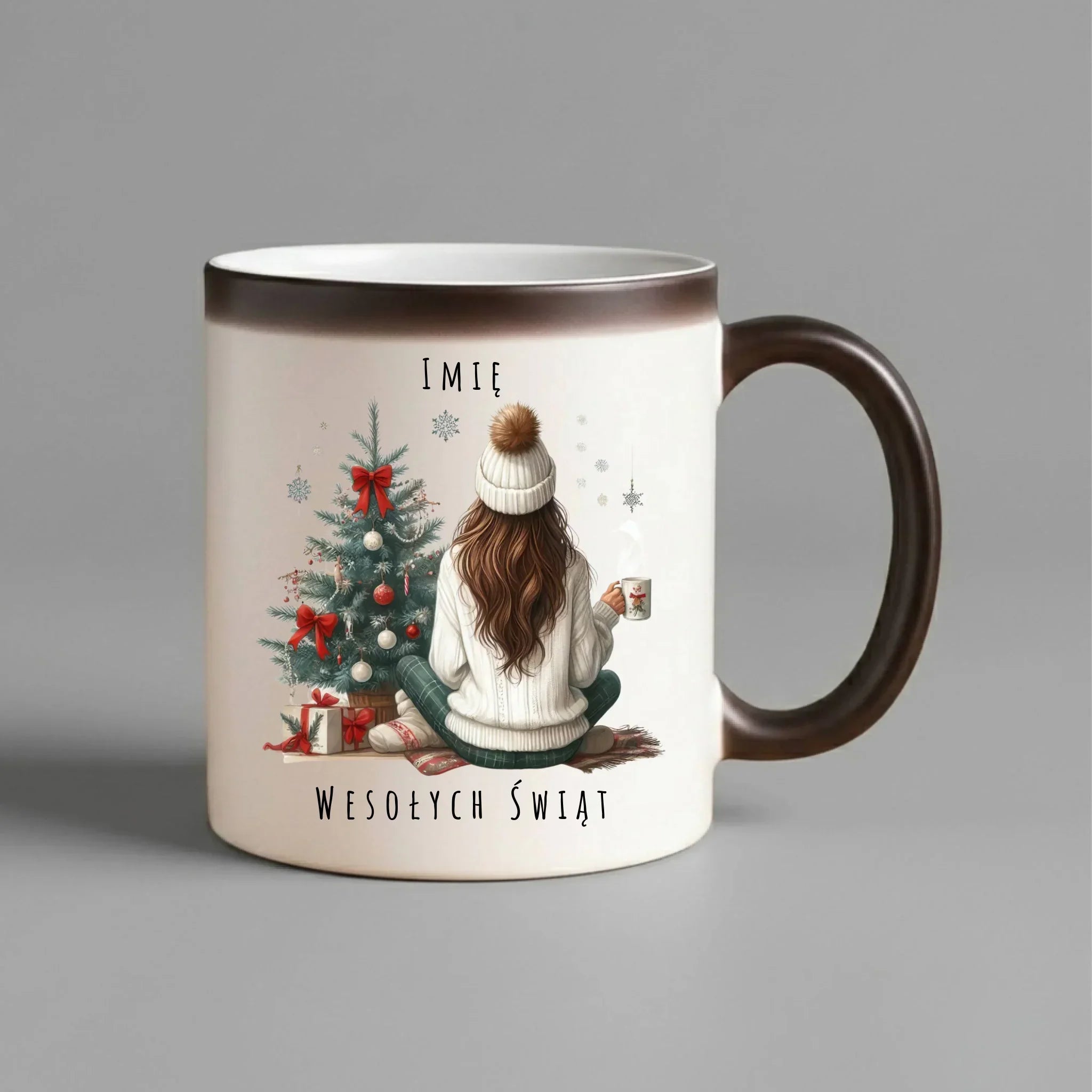 Kubek magiczny świąteczny - Dziewczyna przy choince - personalizowany BN15 - StoryCups.pl