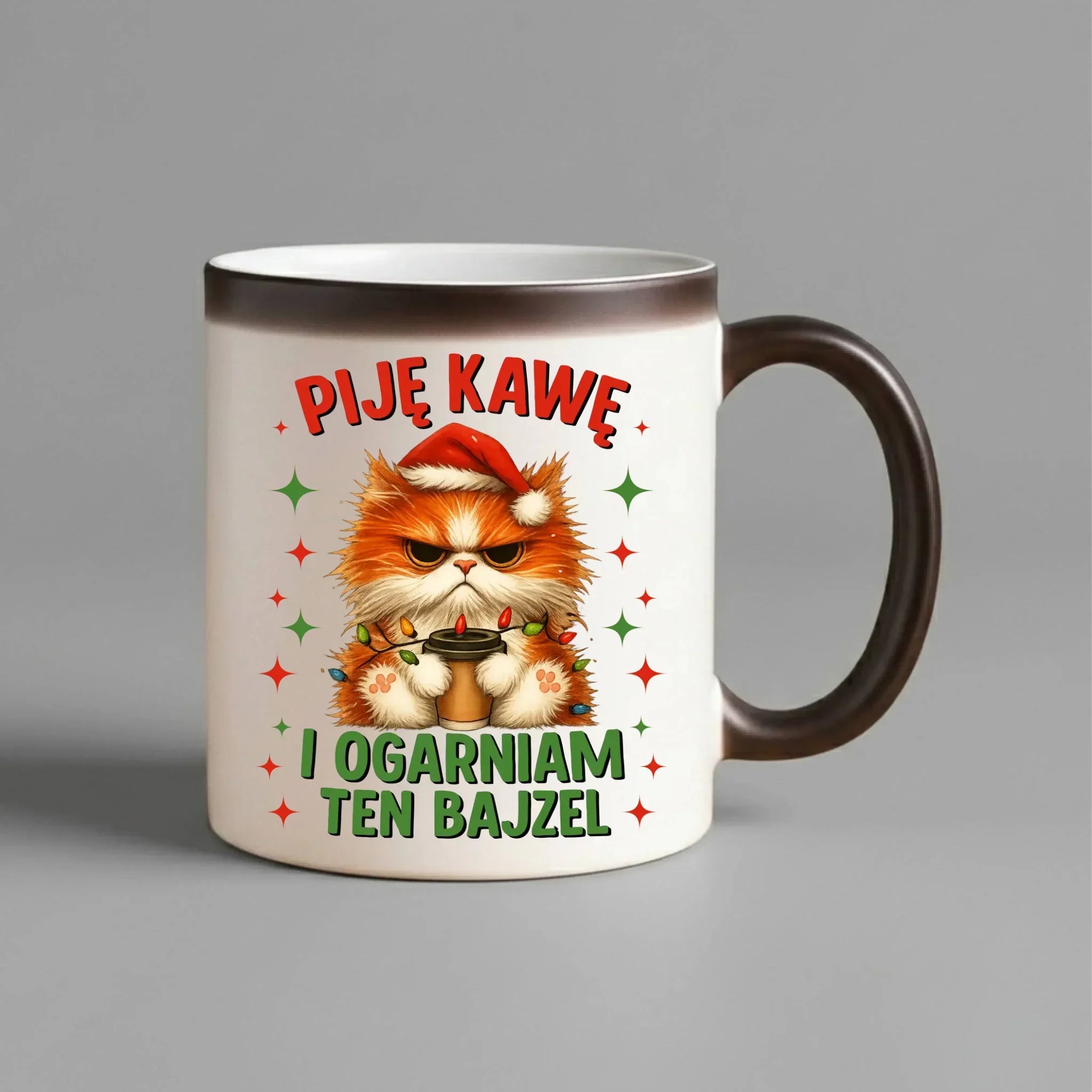 Kubek magiczny świąteczny - Kot Piję kawę i ogarniam ten bajzel BN39 - StoryCups.pl