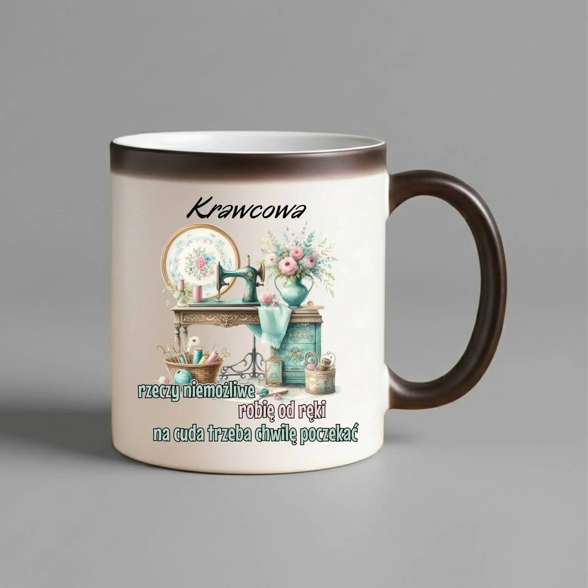Kubek magiczny szyciowy dla krawcowej - Rzeczy niemożliwe HS35 - StoryCups.pl