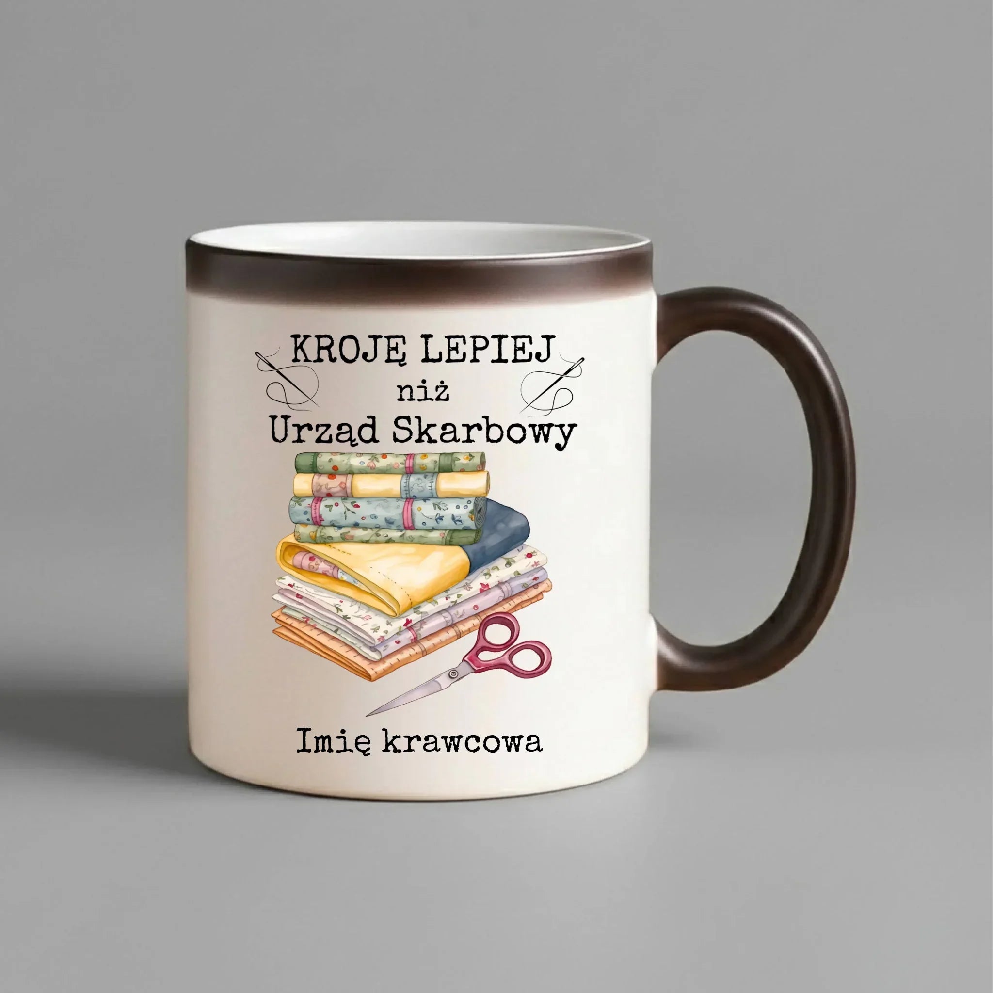 Kubek magiczny szyciowy dla krawcowej - Kroję lepiej niż US - personalizowany HS33 - StoryCups.pl