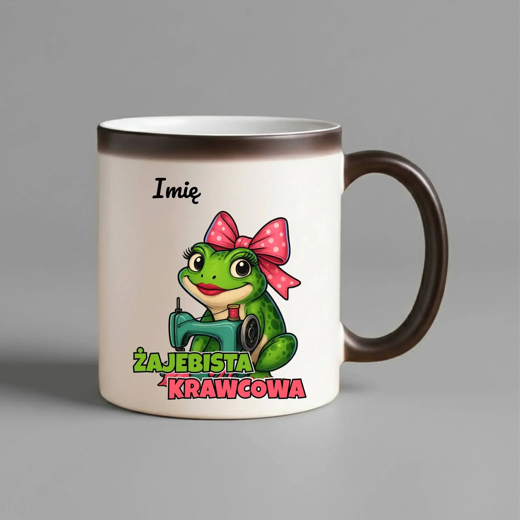 Kubek magiczny szyciowy dla krawcowej - Żajebista Krawcowa - personalizowany HS32 - StoryCups.pl