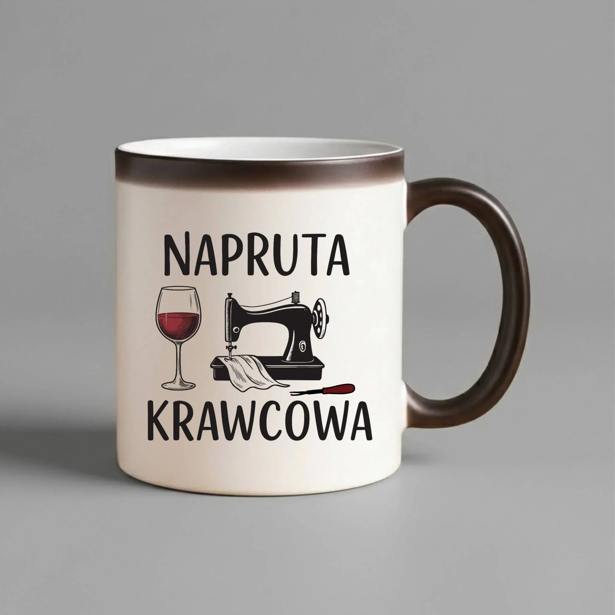 Kubek magiczny szyciowy dla krawcowej - Napruta krawcowa HS25 - StoryCups.pl