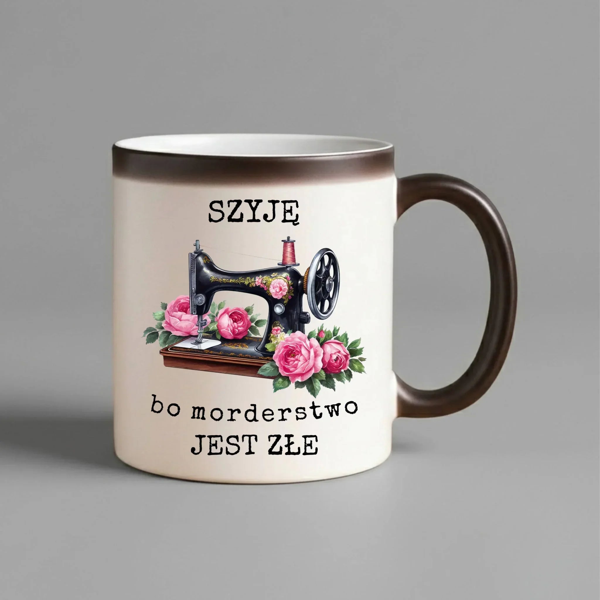 Kubek magiczny szyciowy dla krawcowej - Szyję, bo morderstwo jest złe HS14 - StoryCups.pl