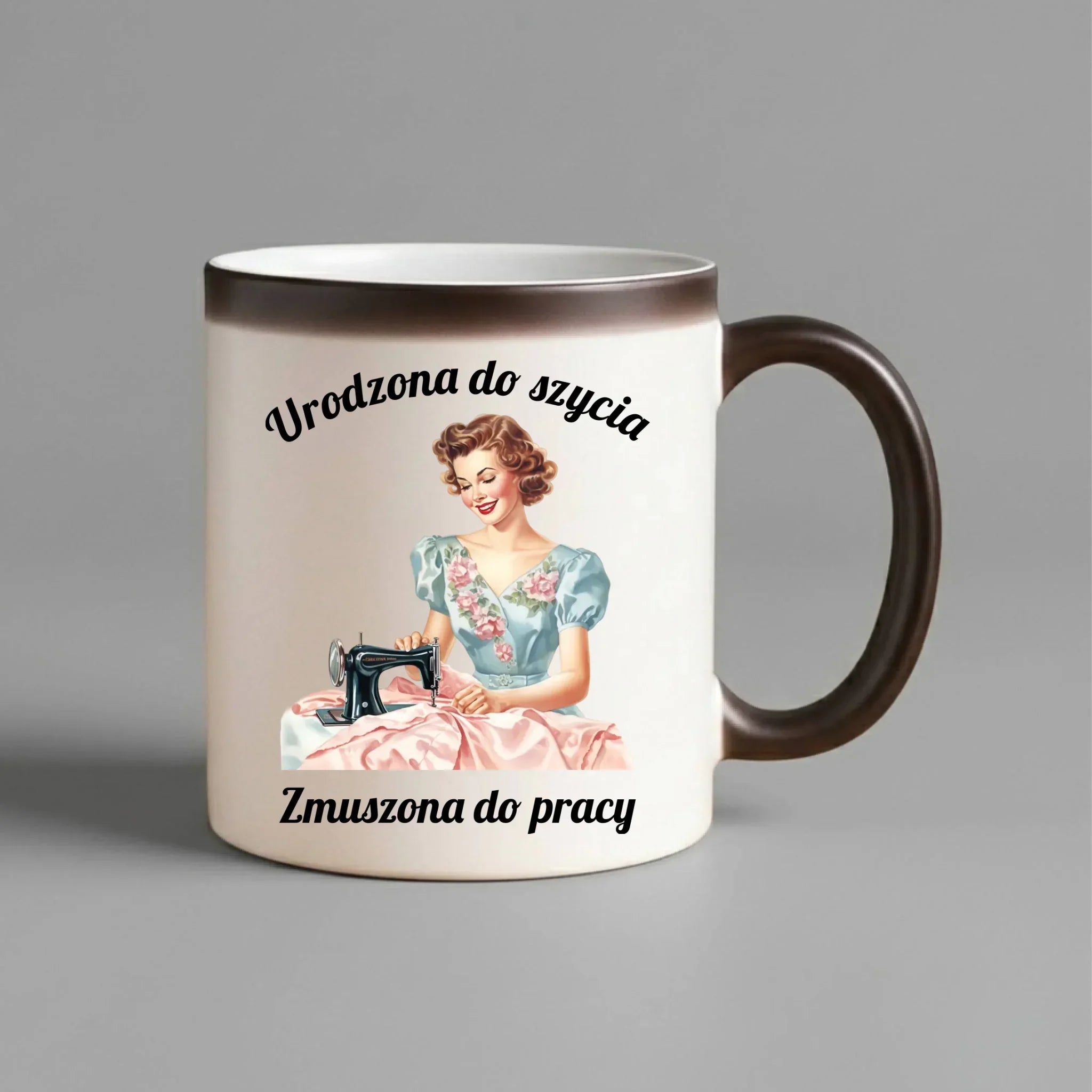 Kubek magiczny szyciowy dla krawcowej - Urodzona do szycia HS18 - StoryCups.pl