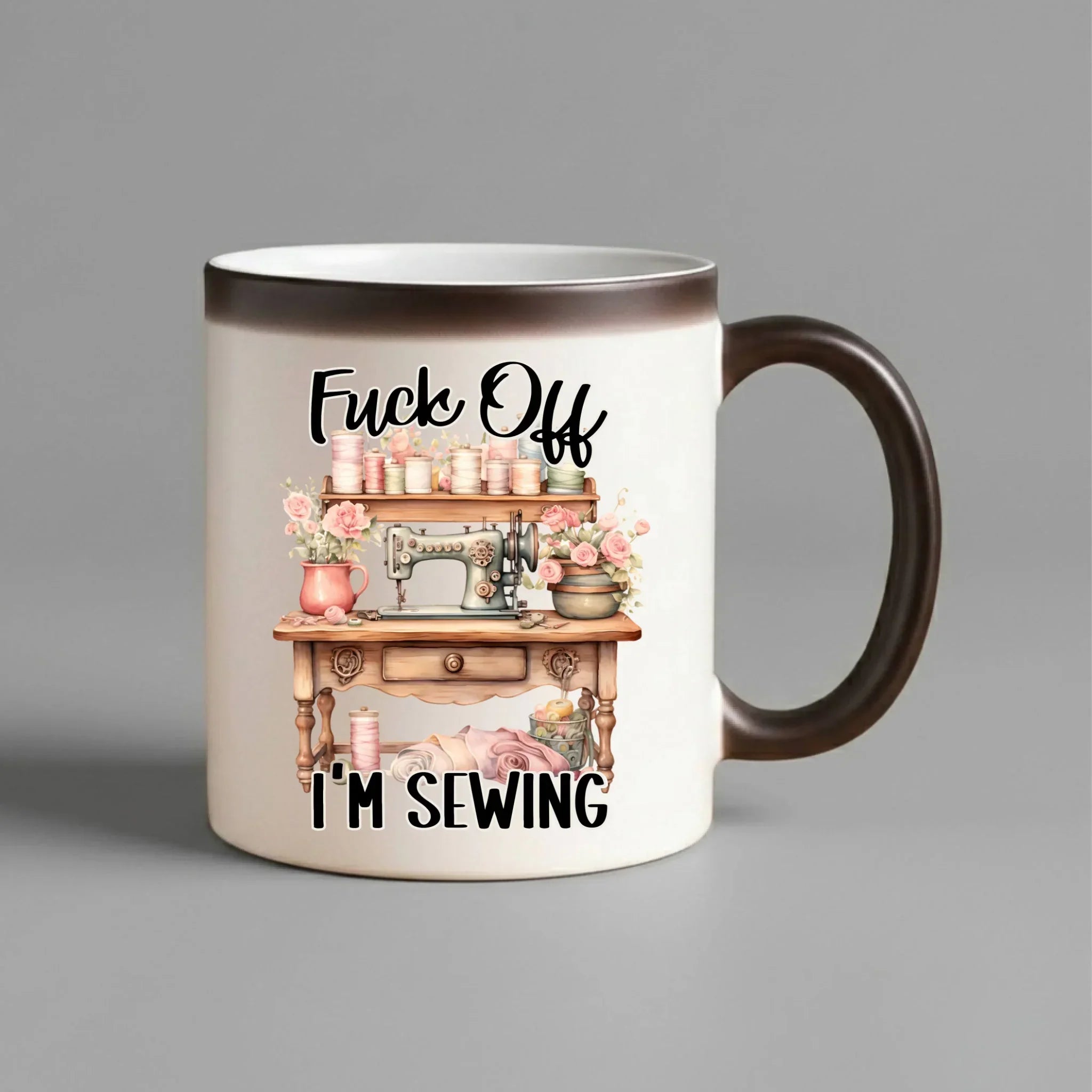 Kubek magiczny szyciowy dla krawcowej - Fck off im sewing HS16 - StoryCups.pl