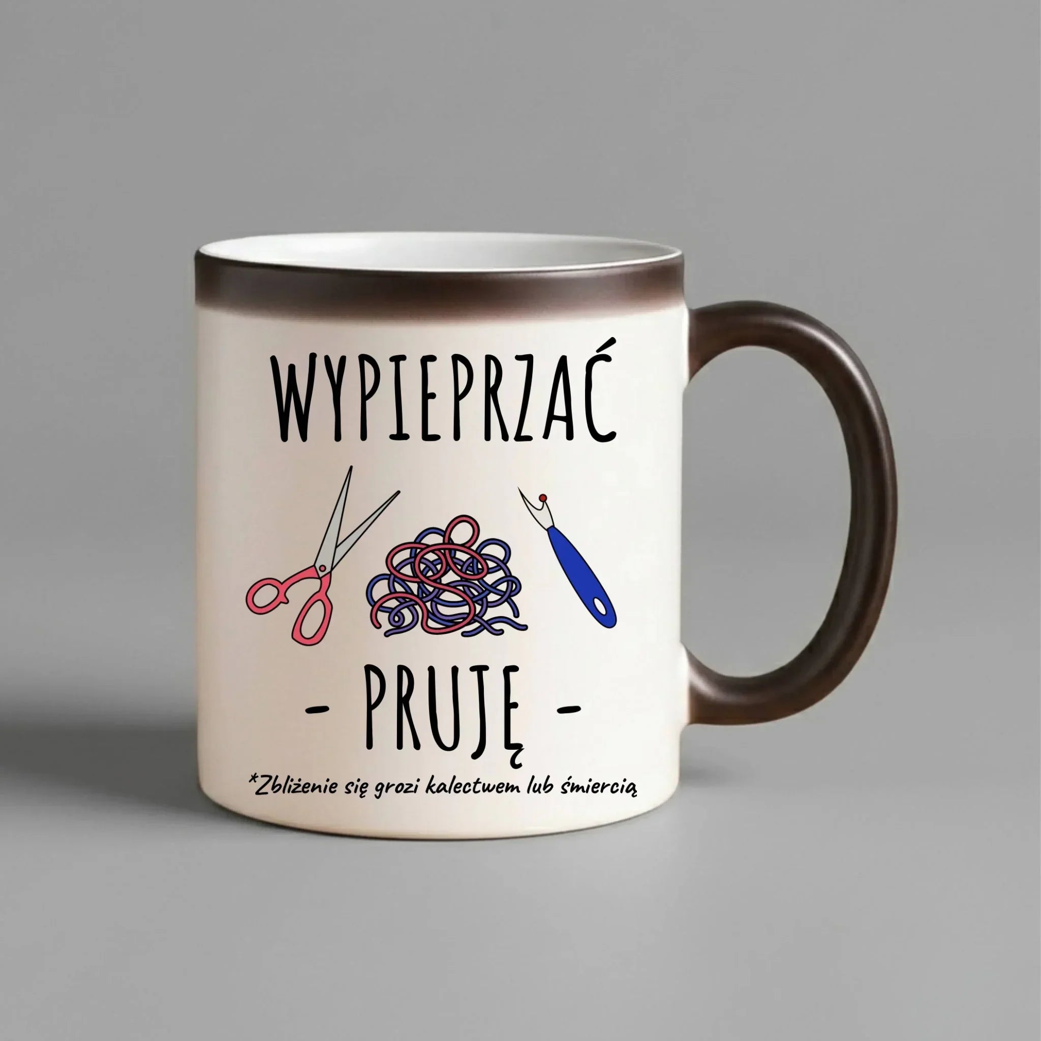 Kubek magiczny szyciowy dla krawcowej - Wypieprzać, pruję HS08 - StoryCups.pl