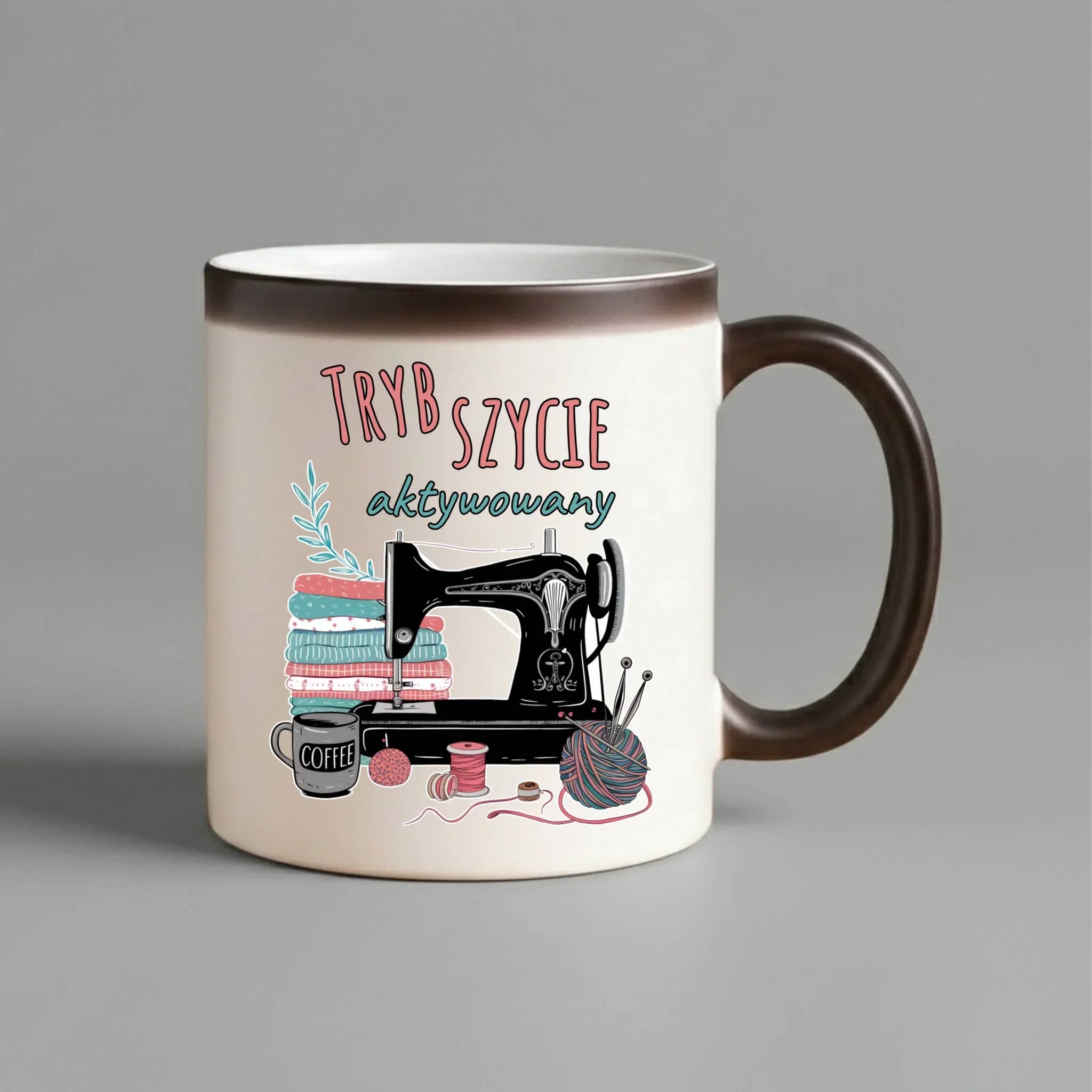 Kubek magiczny szyciowy dla krawcowej - Tryb szycie aktywowany HS06 - StoryCups.pl