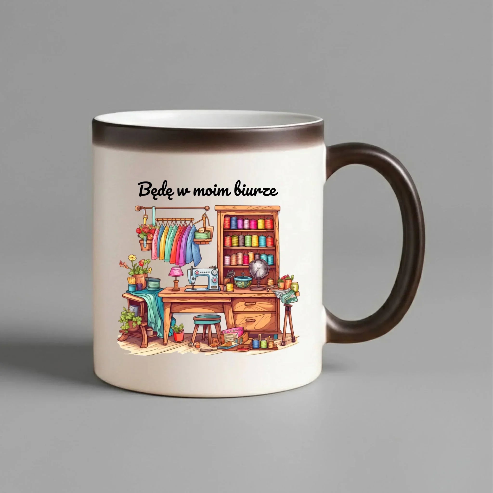 Kubek magiczny szyciowy dla krawcowej - Będę w moim biurze HS07 - StoryCups.pl