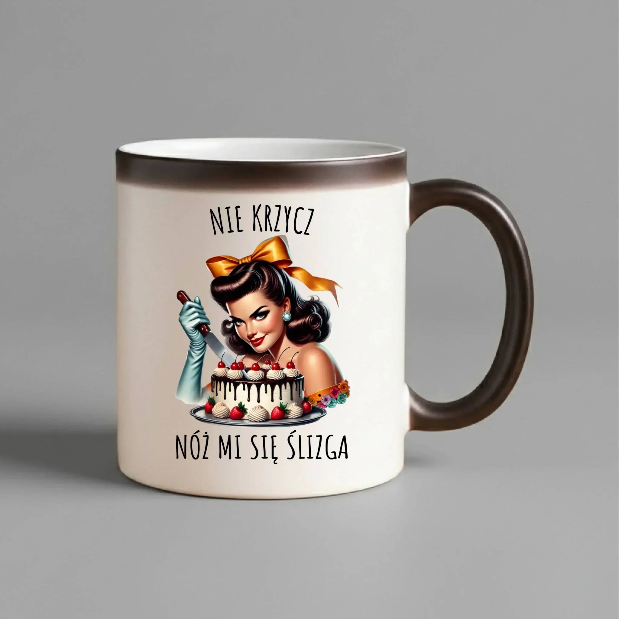 Kubek magiczny dla niej - Nie krzycz, nóż mi się ślizga - Czarny humor DZ22 - StoryCups.pl